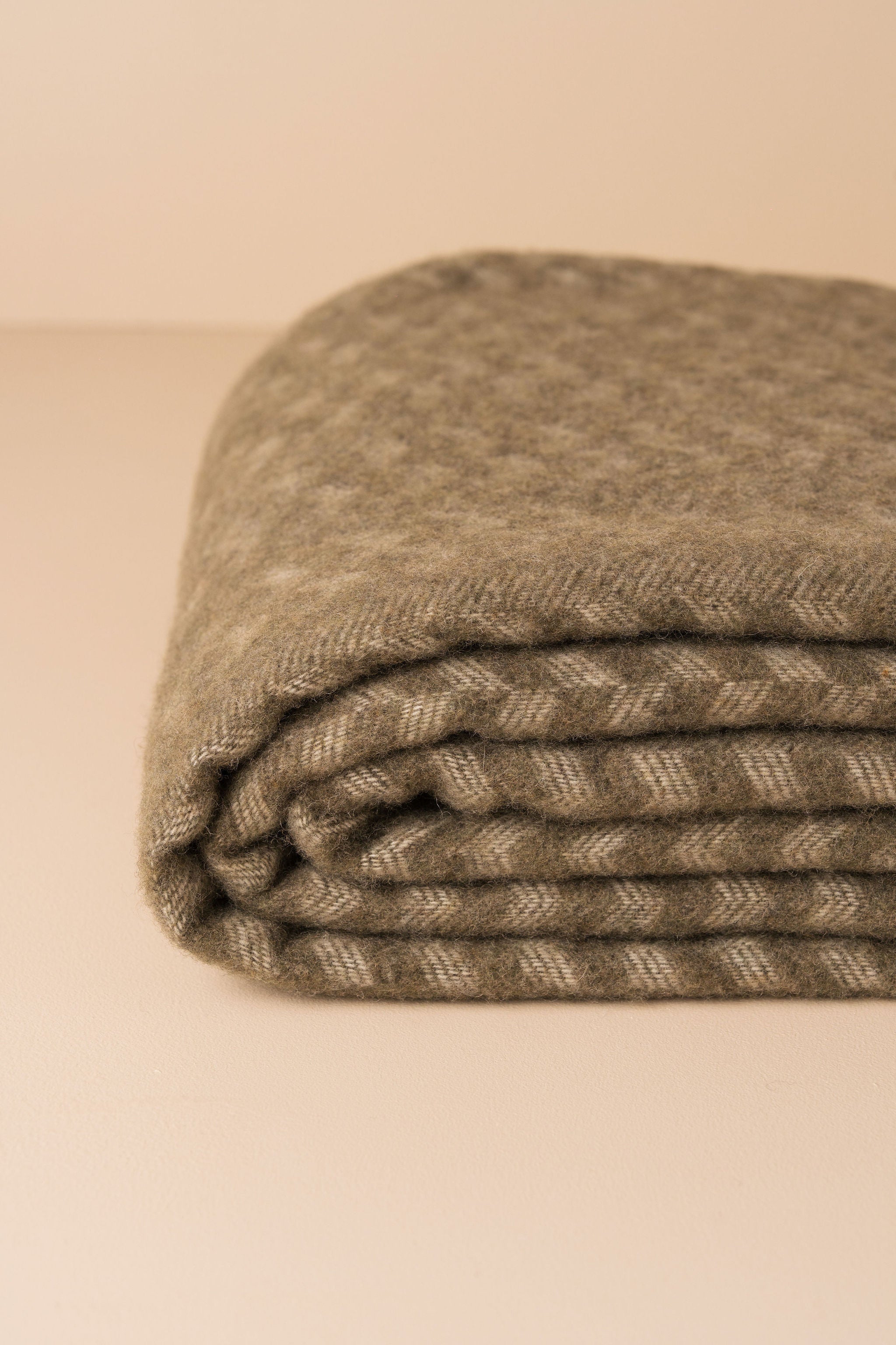 Cashmere Wool Throw | Olive - - - Saardé - Saardé.