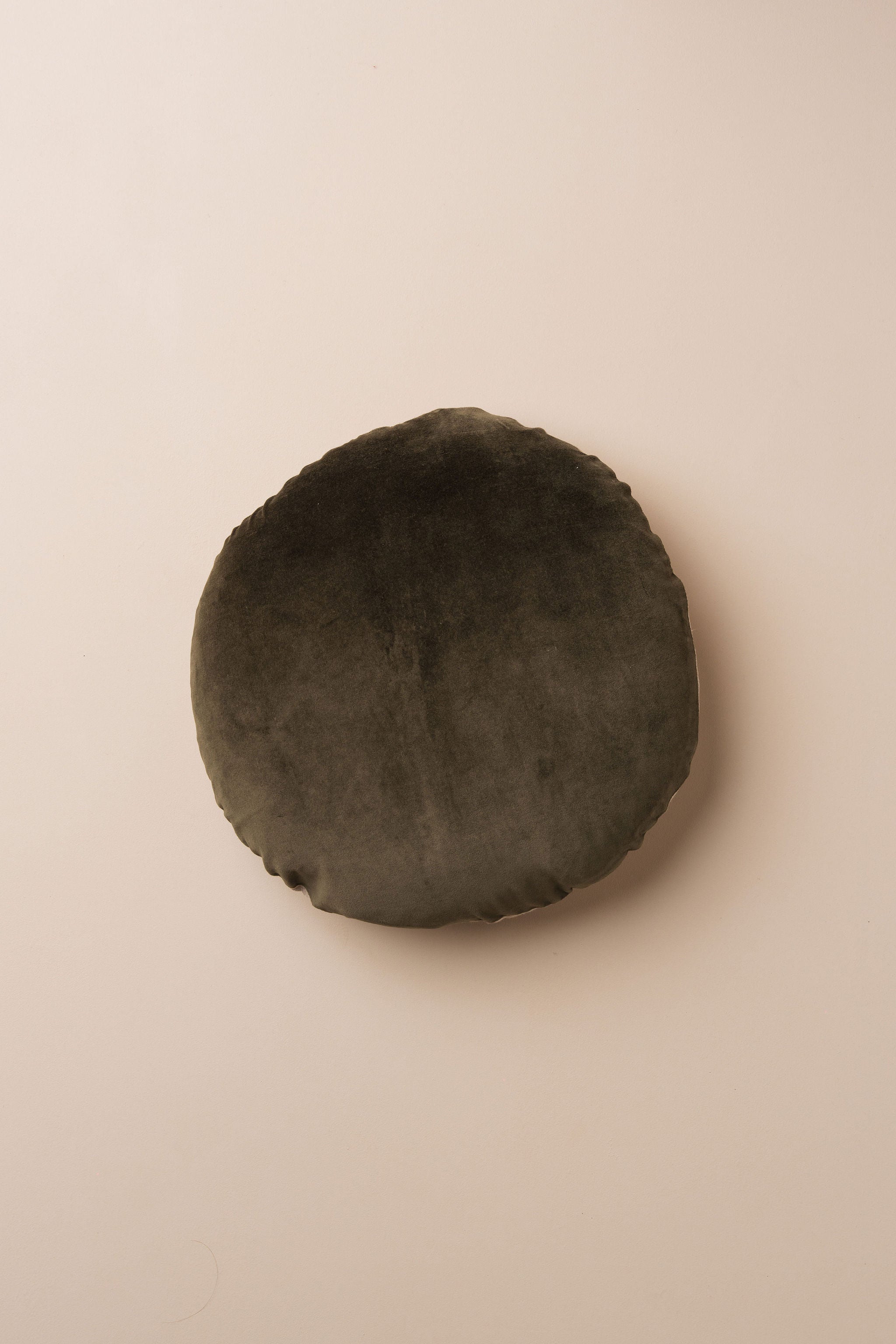Linen/Velvet Round Cushion | Dark Olive - - - Saardé - Saardé.