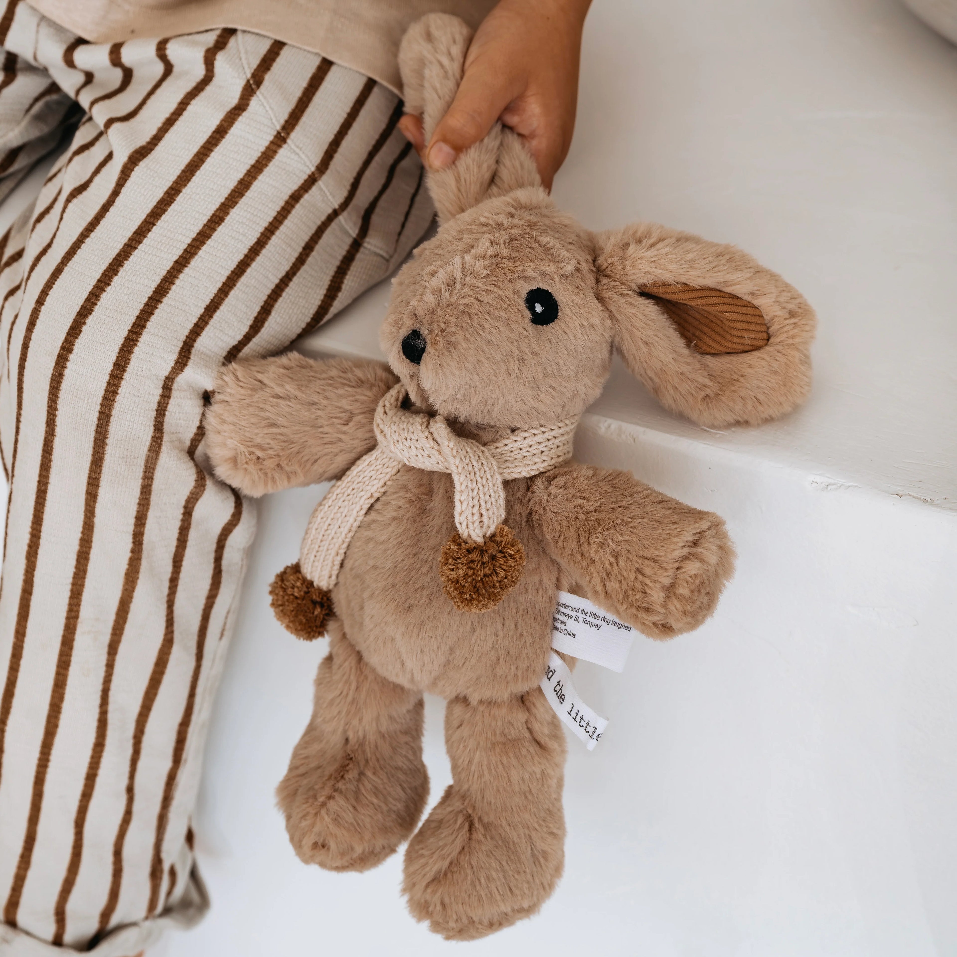 Hugh Rabbit - Medium - - - and the little dog laughed - Saardé.