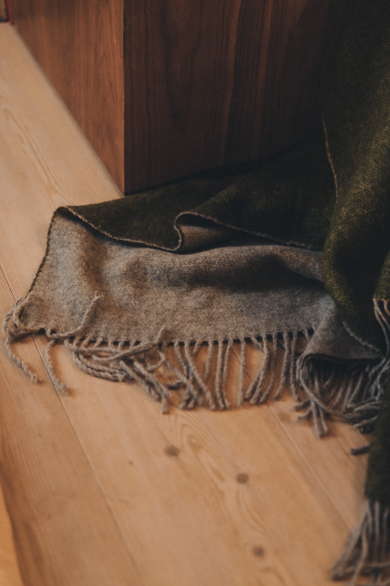 Merino Wool Throw | Olive/Grey - - - Saardé - Saardé.