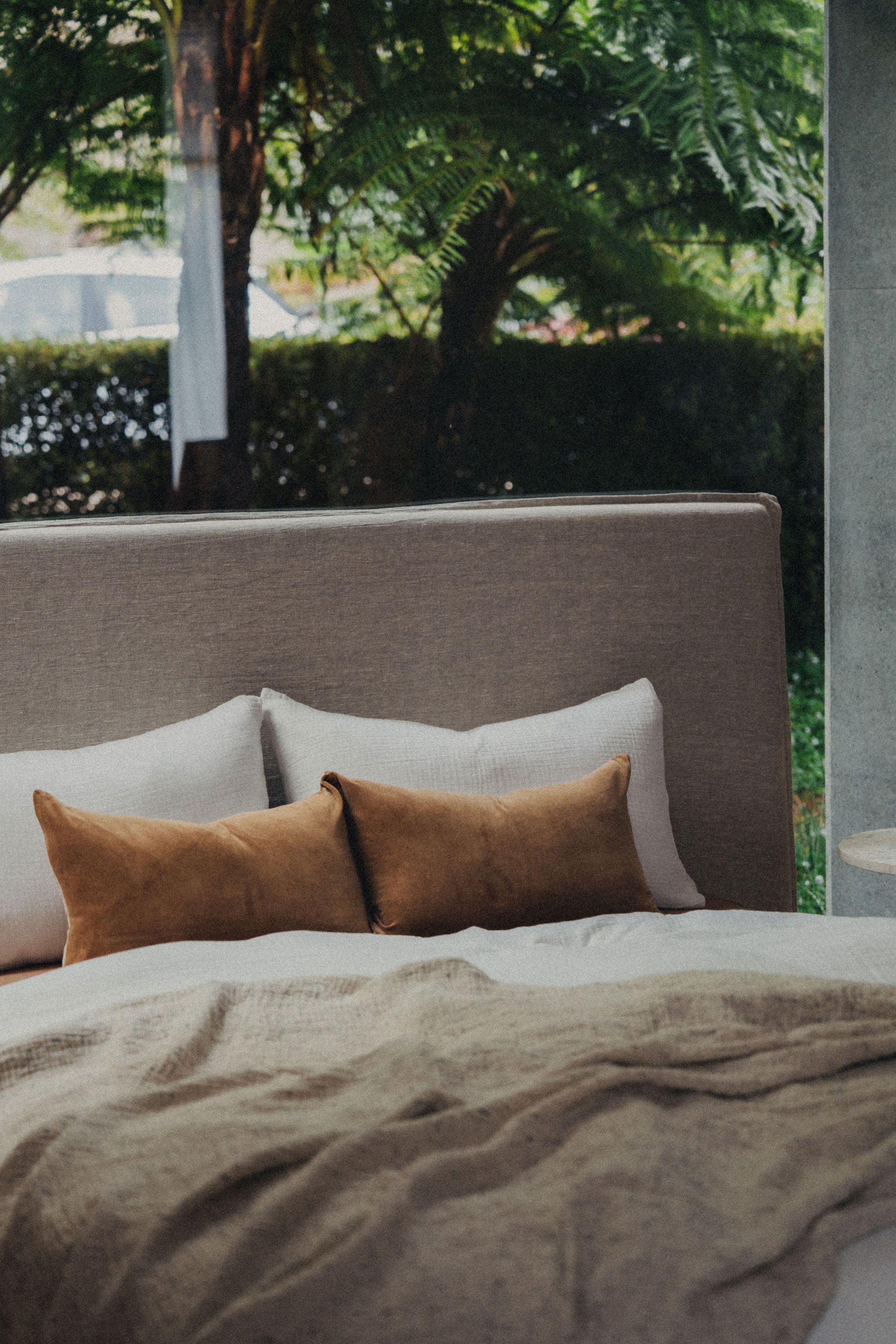 Linen/Velvet Cushion | Nutmeg - - - Saardé - Saardé.