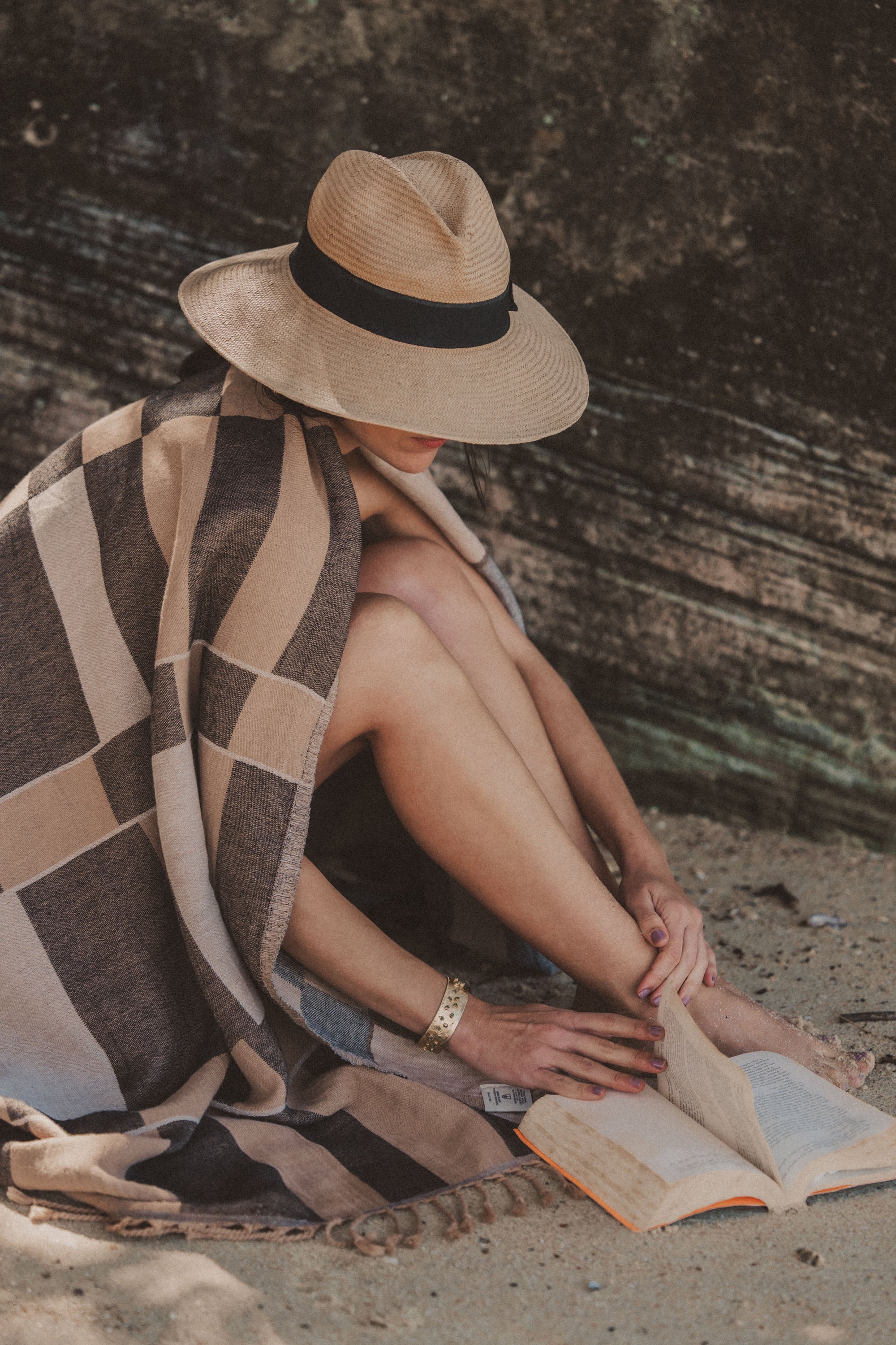 Karo Turkish Beach Towel | Black/Natural - - - Saardé - Saardé.