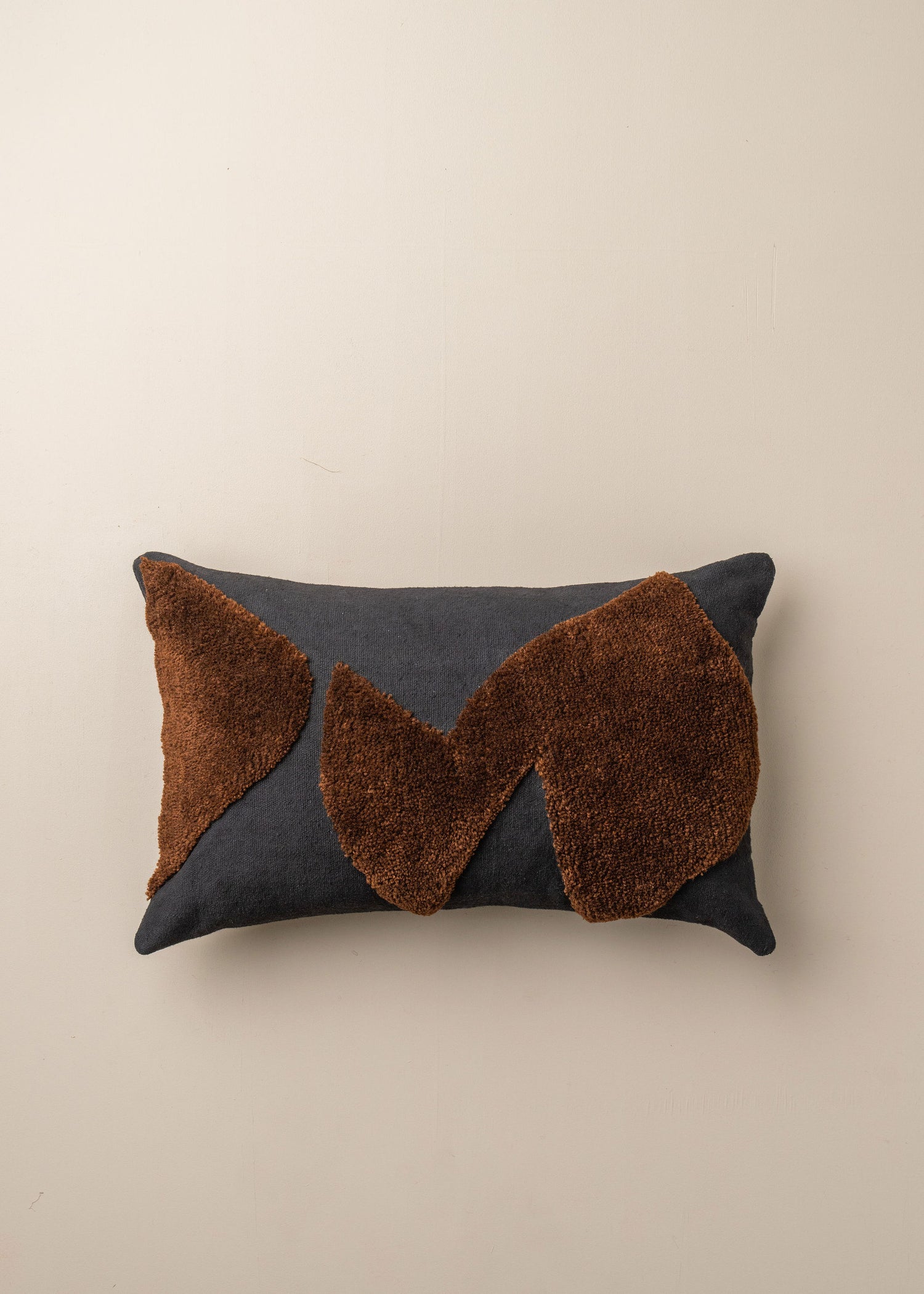 Abstract Lumbar Cushion | Black/Chocolate - - - Saardé - Saardé.