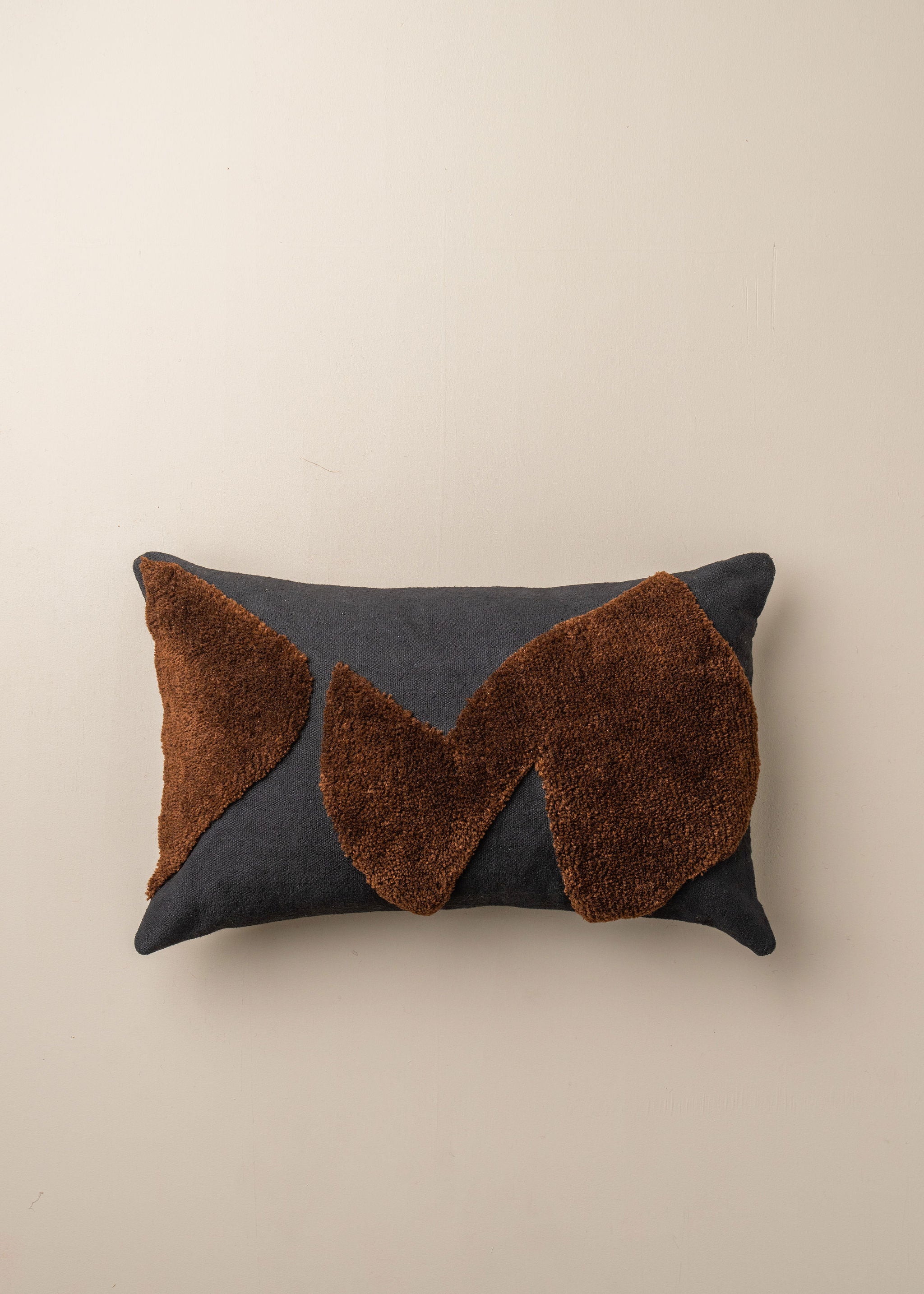 Abstract Lumbar Cushion | Black/Chocolate - - - Saardé - Saardé.