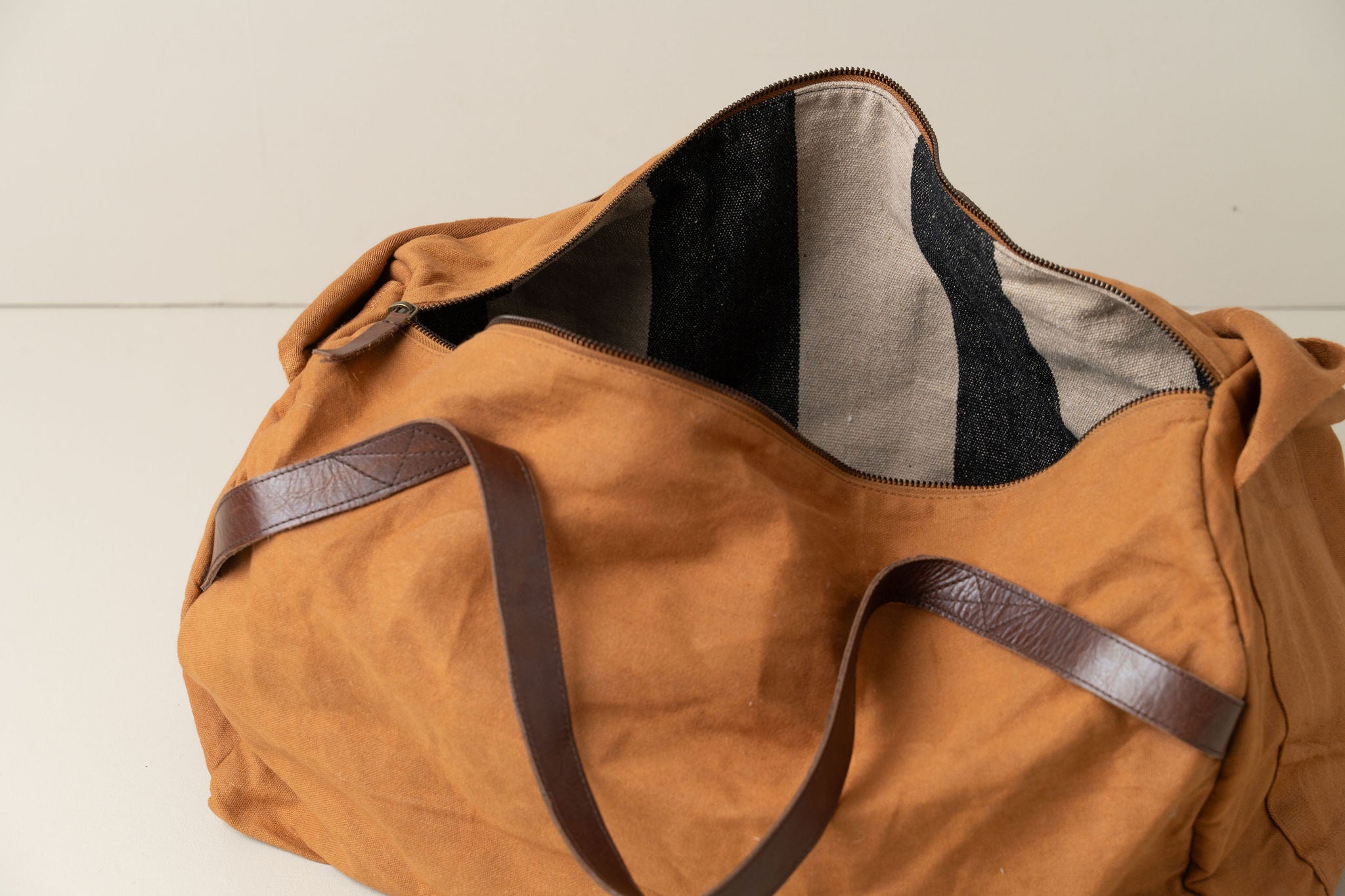 Journey Duffle Canvas Bag | Terracotta - - - Saardé - Saardé.
