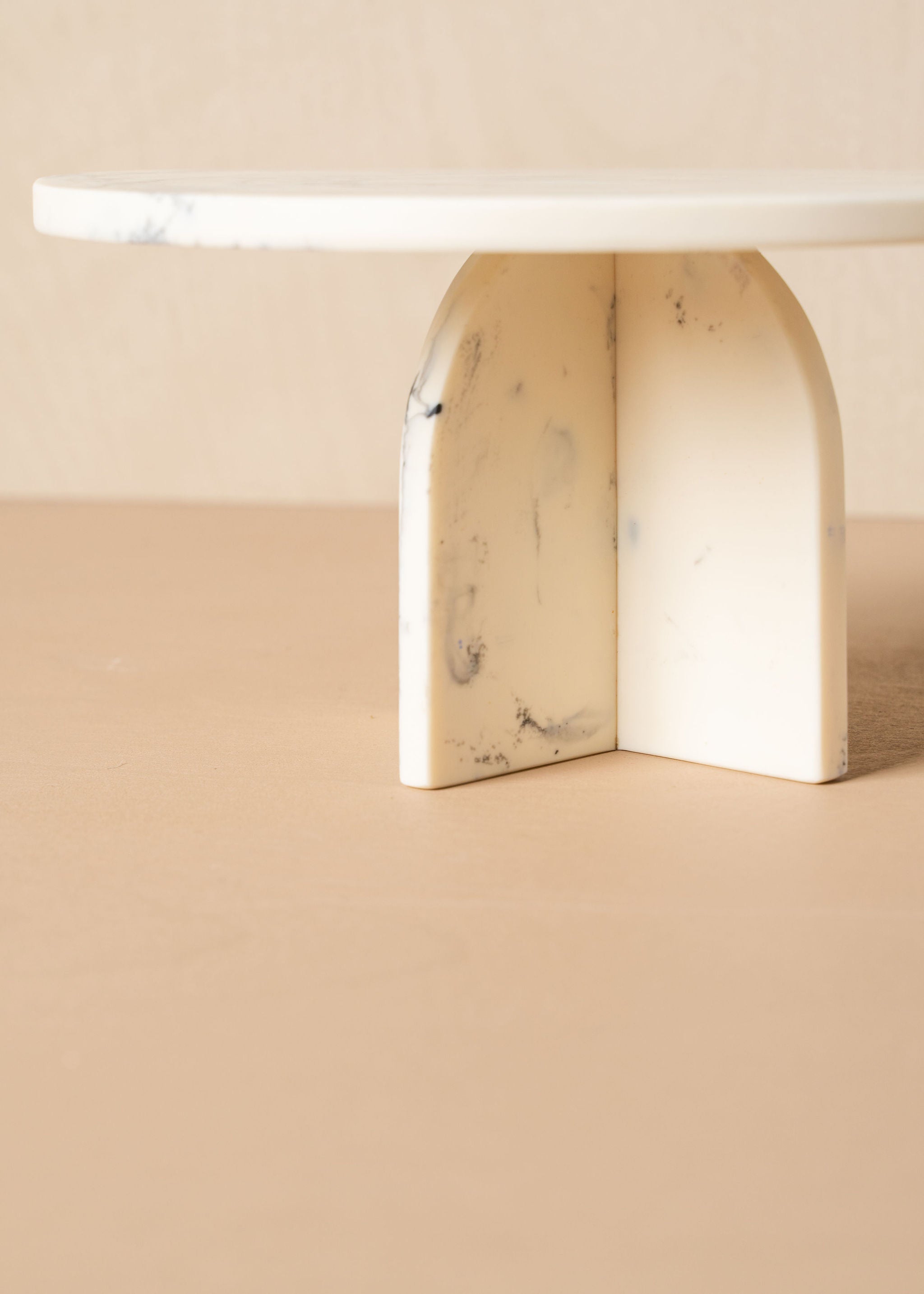 Flow Resin Cake Stand | Merle - - - Saardé - Saardé.