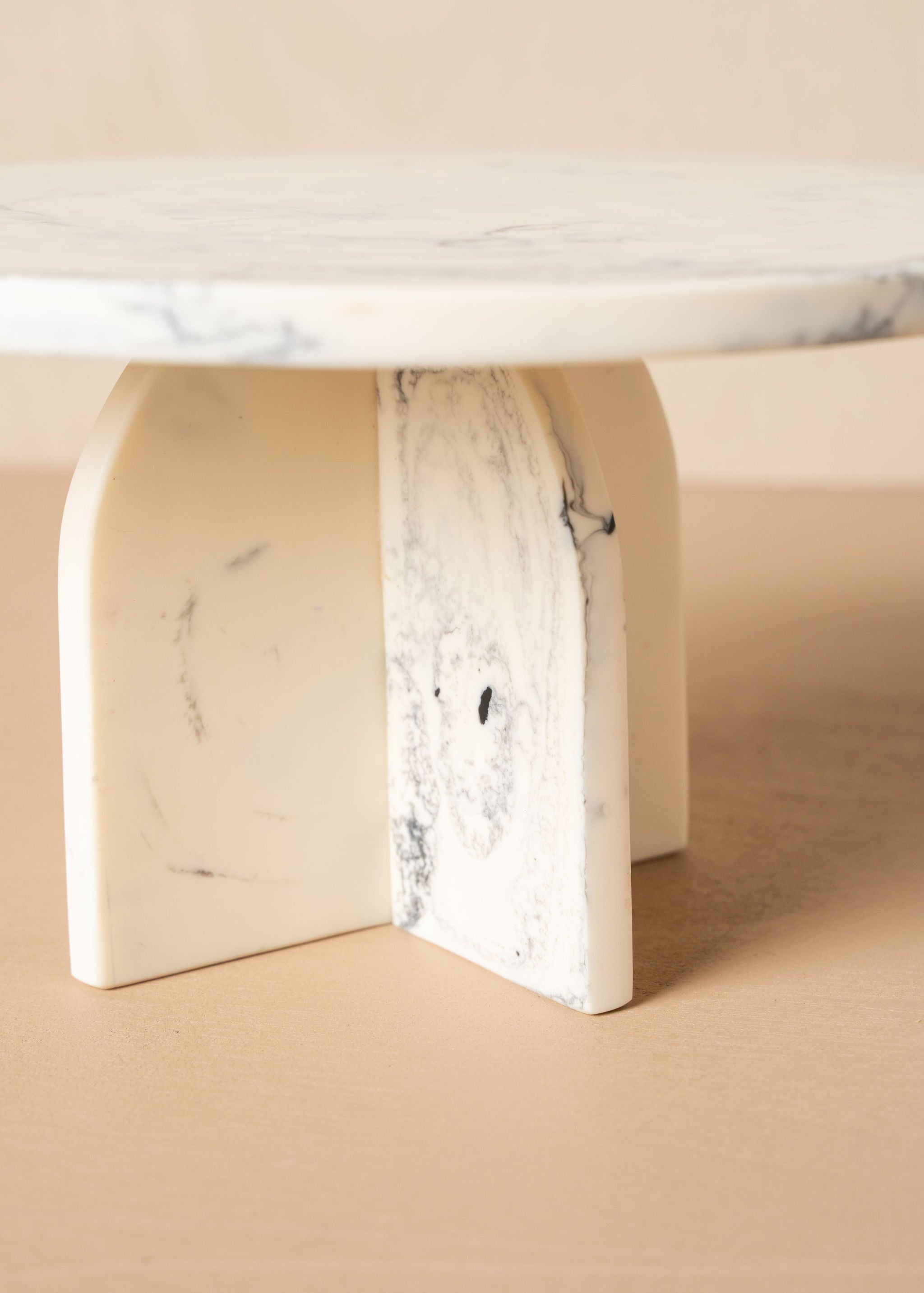 Flow Resin Cake Stand | Merle - - - Saardé - Saardé.