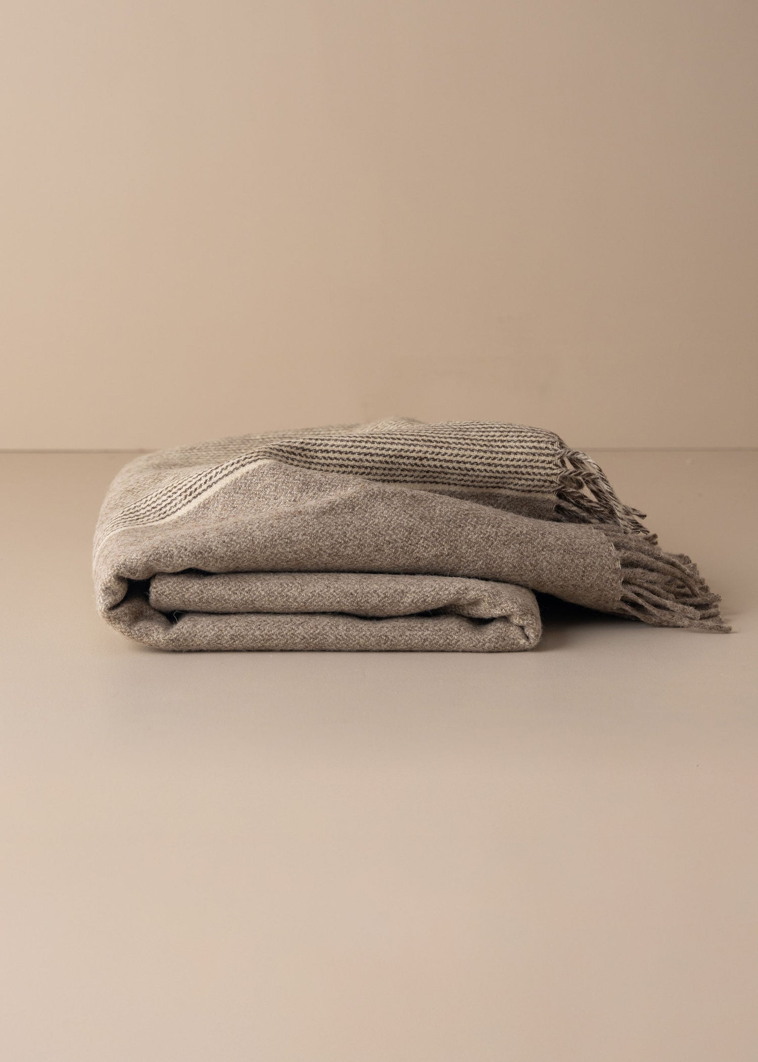 Zêzere Wool Throw | Truffle - - - Saardé - Saardé.