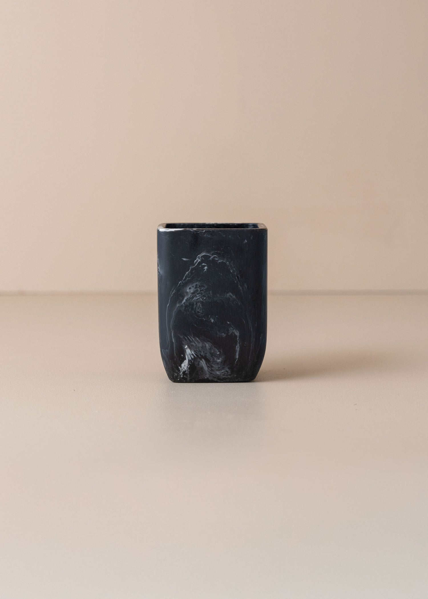 Flow Resin Toothbrush Holder | Ash Black - - - Saardé - Saardé.