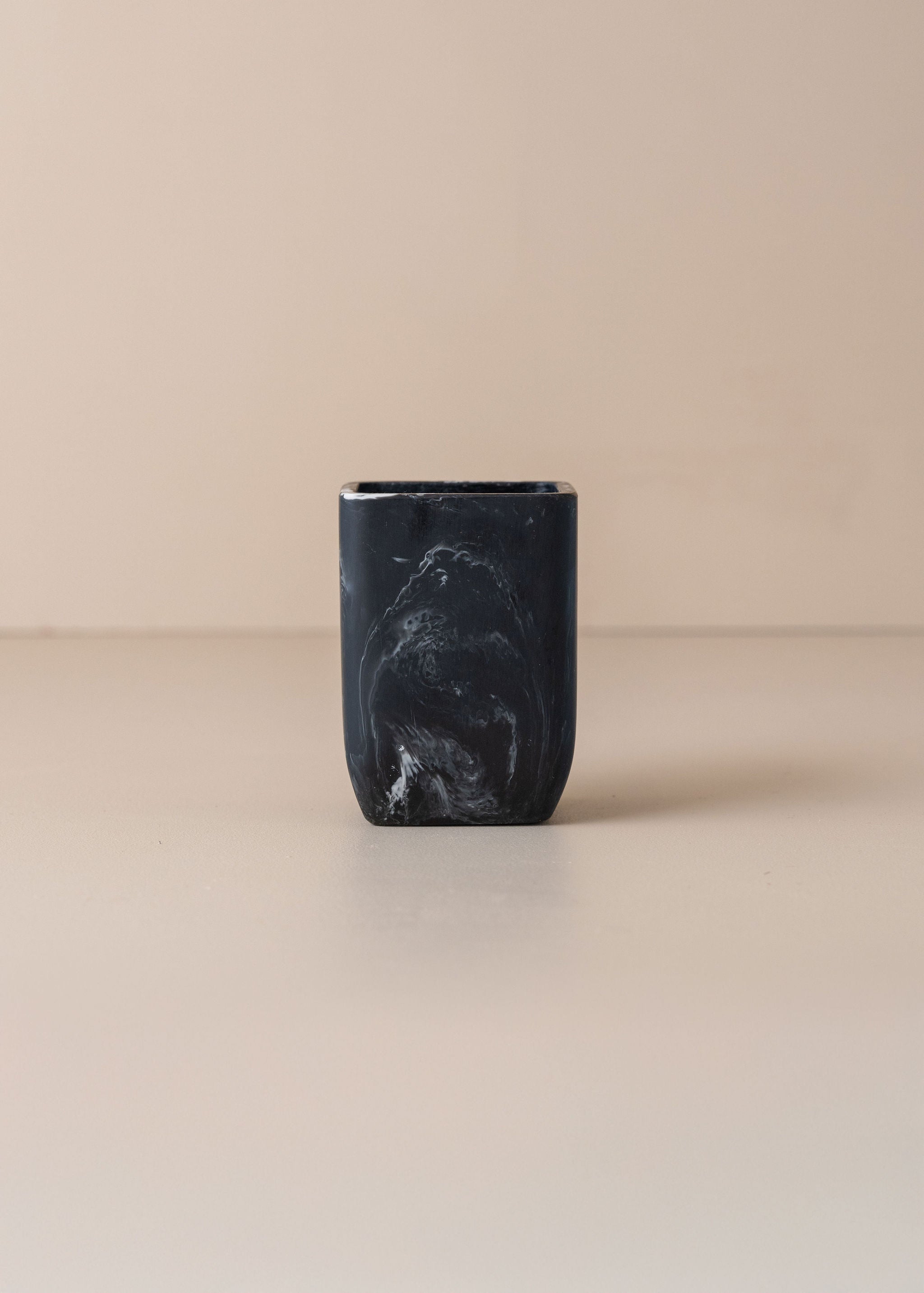 Flow Resin Toothbrush Holder | Ash Black - - - Saardé - Saardé.