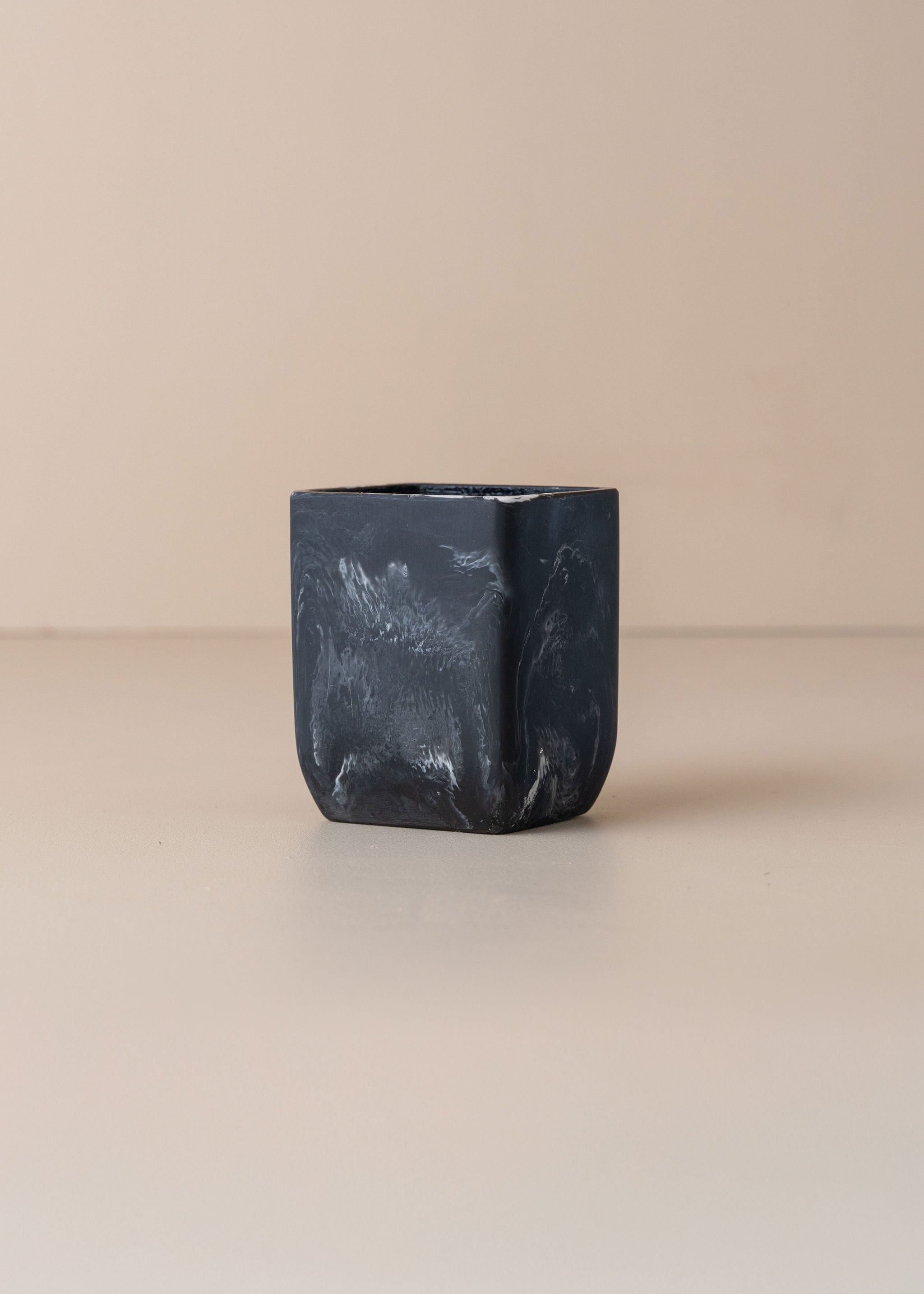 Flow Resin Toothbrush Holder | Ash Black - - - Saardé - Saardé.