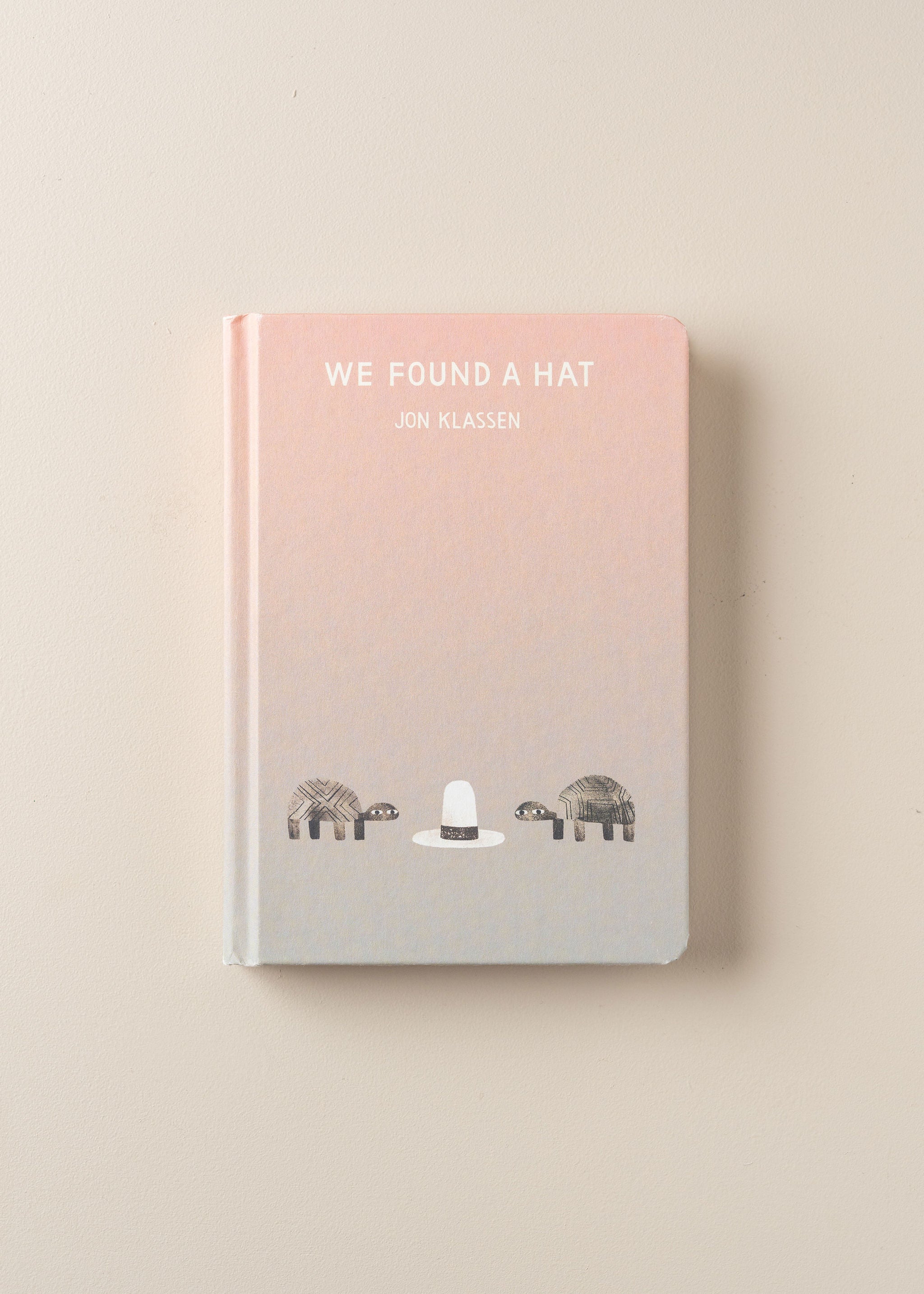 We found a hat - John Klassen - - - Hardie Grant Gift - Saardé.