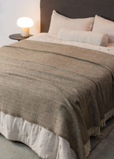 Serra da Estrela Wool Throw & Bed Cover | Truffle - - - Saardé - Saardé.