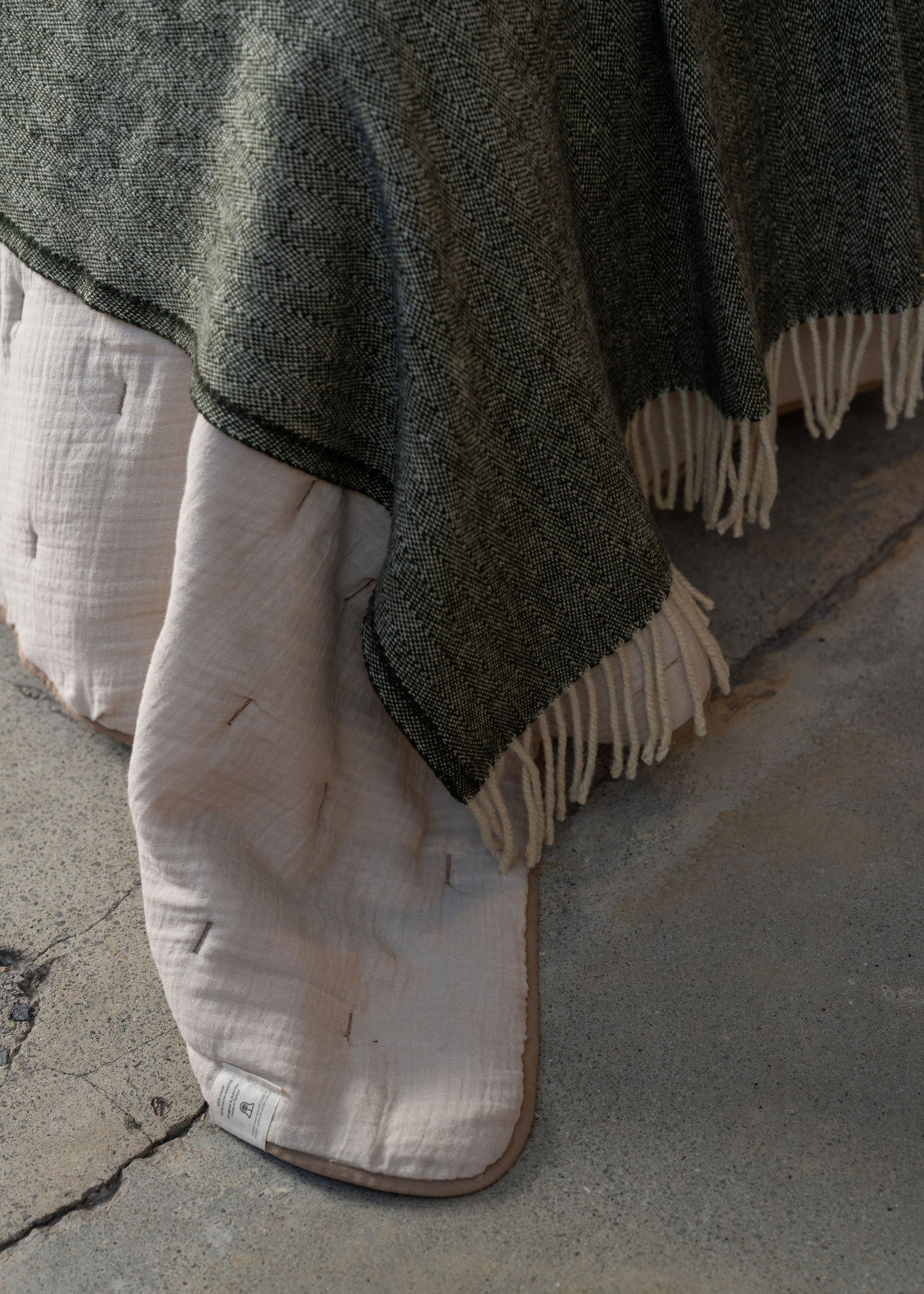 Serra da Estrela Wool Throw & Bed Cover | Olive - - - Saardé - Saardé.