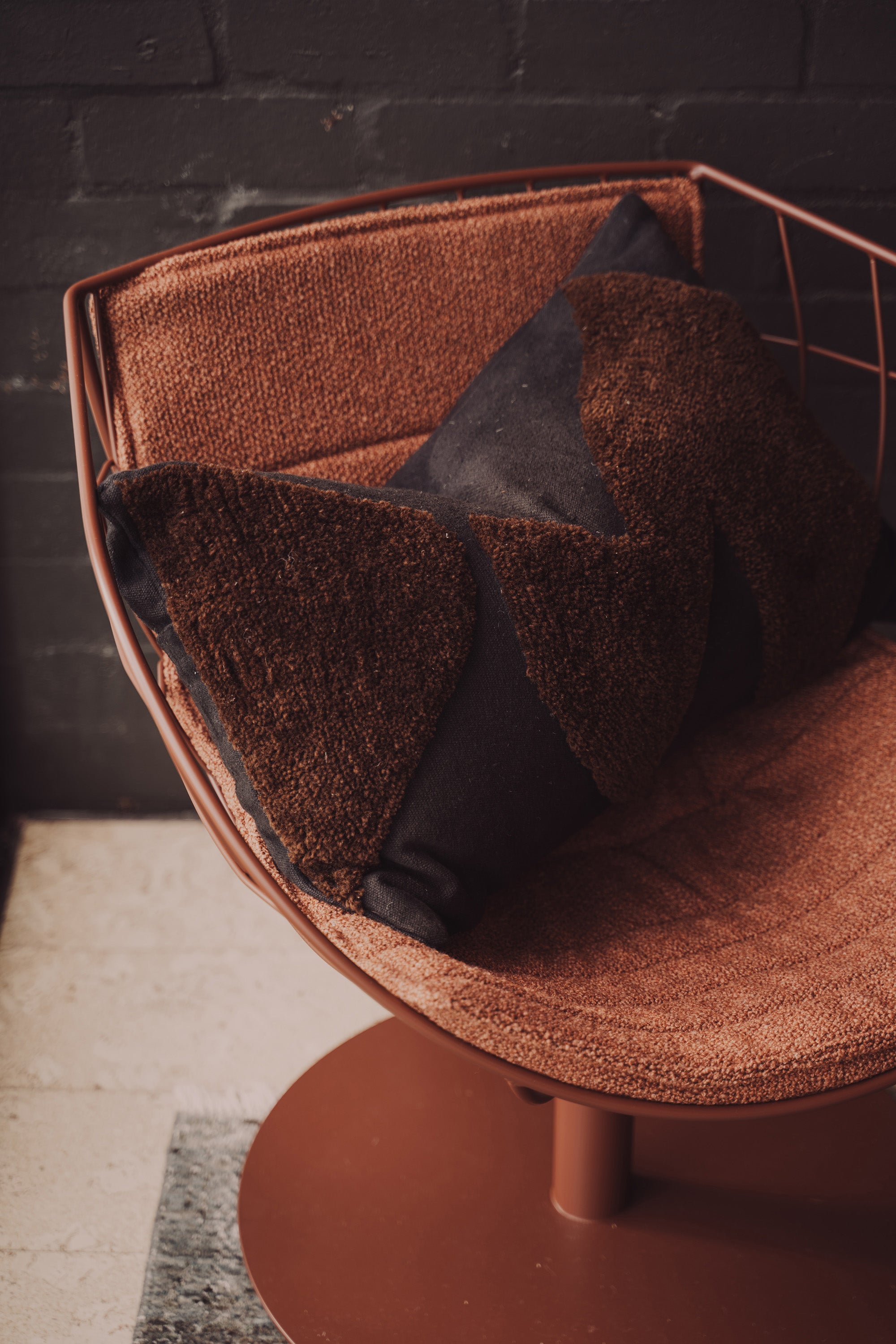 Abstract Lumbar Cushion | Black/Chocolate - - - Saardé - Saardé.
