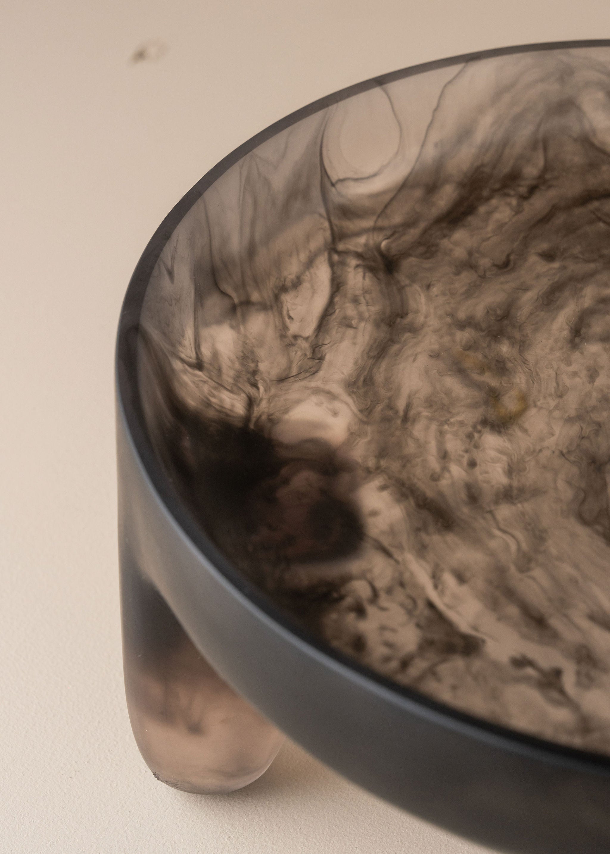 Flow Resin Structured Fruit Bowl | Smoke - - - Saardé - Saardé.