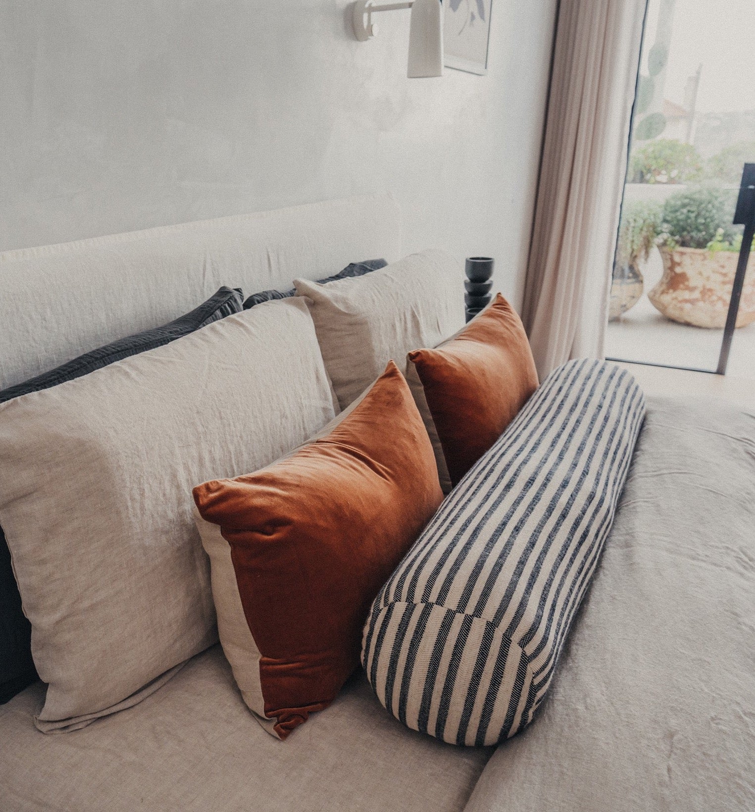 Linen/Velvet Cushion | Terracotta - - - Saardé - Saardé.