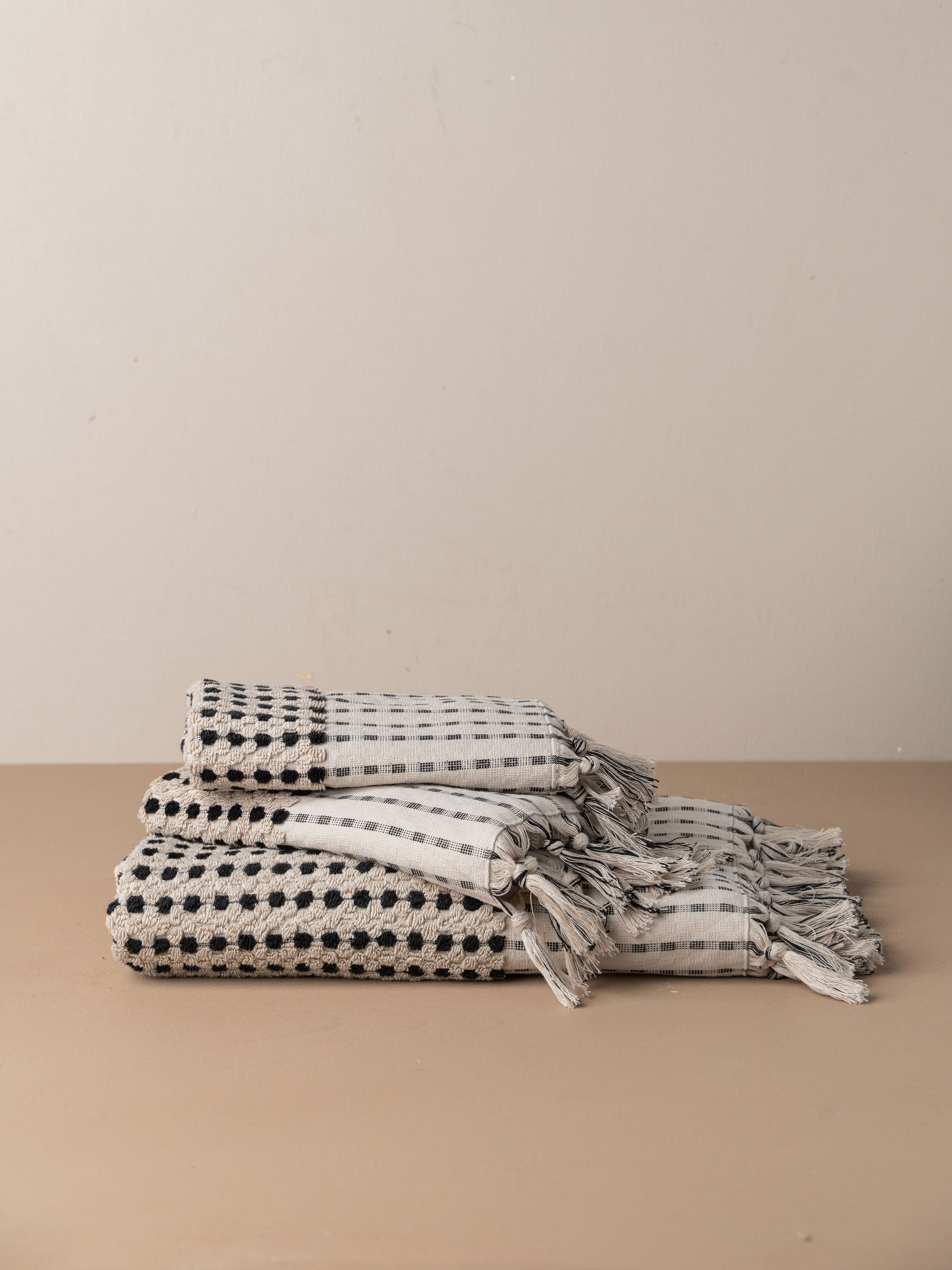 Chickpea Bath Sheet Collection - Stone/Black - - - Saardé - Saardé.