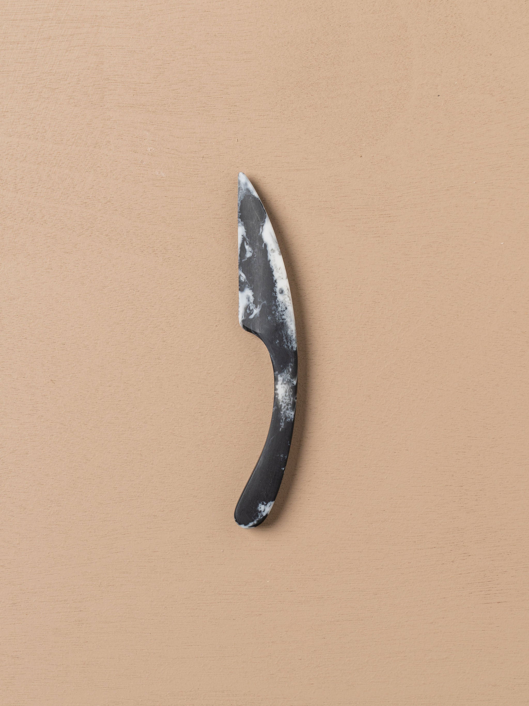 Flow Cheese Knife | Ash Black - - - Saardé - Saardé.