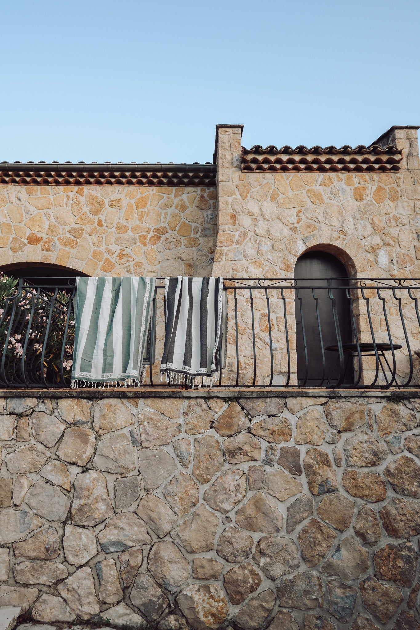 Antibes Turkish Beach Towel | Black - - - Saardé - Saardé.