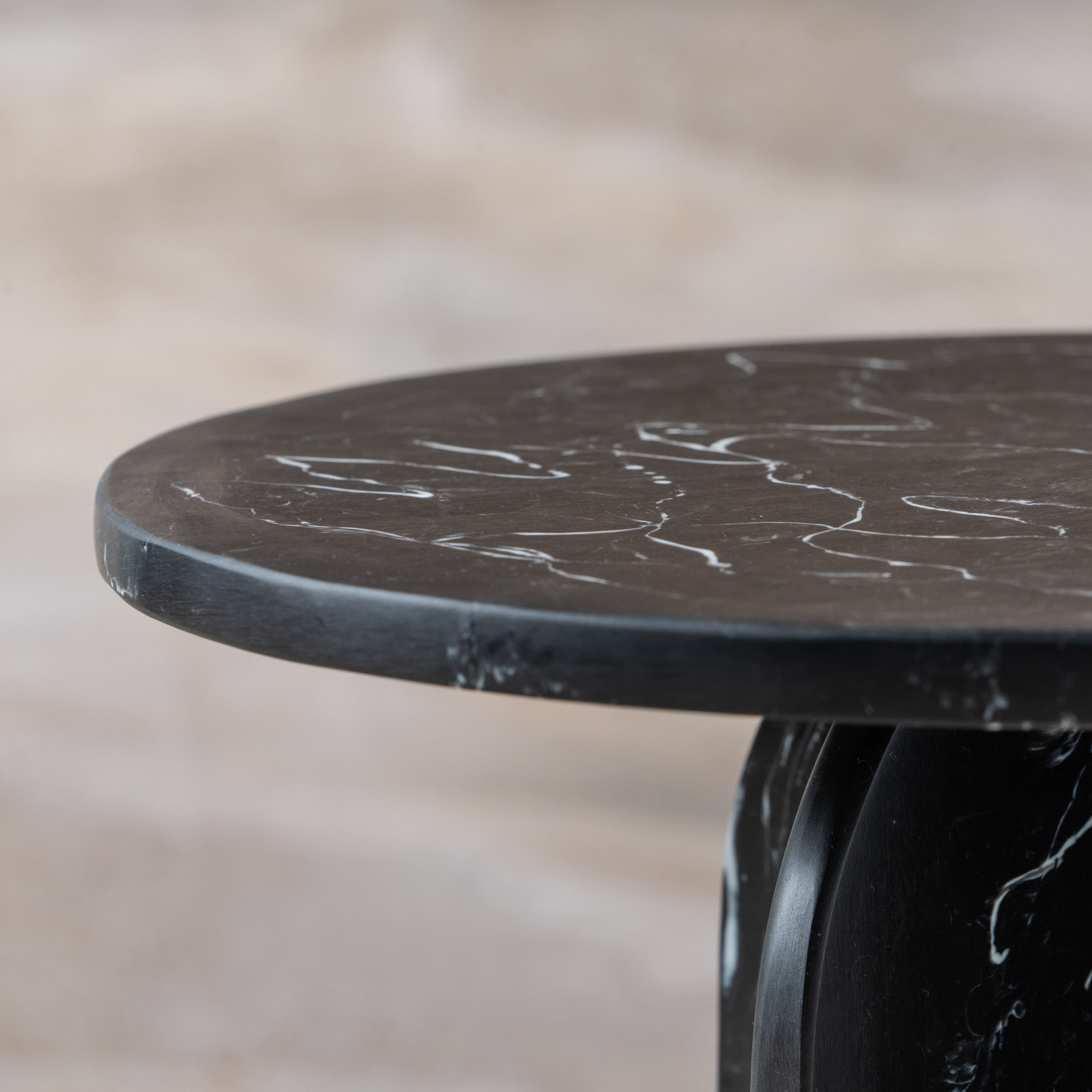 Flow Resin Cake Stand | Ash Black - - - Saardé - Saardé.