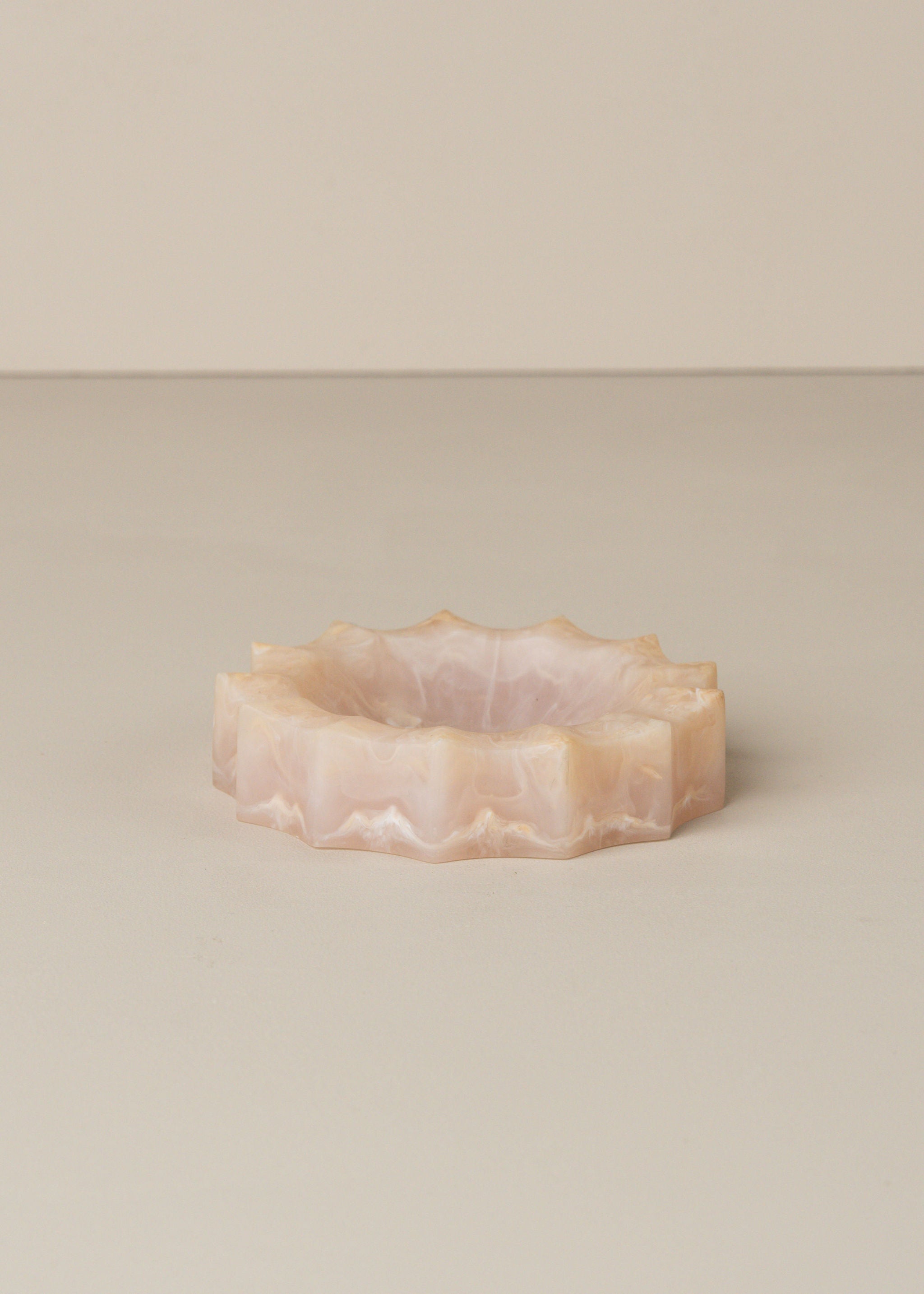 Flow Resin Sun Dish | Shell - - - Saardé - Saardé.