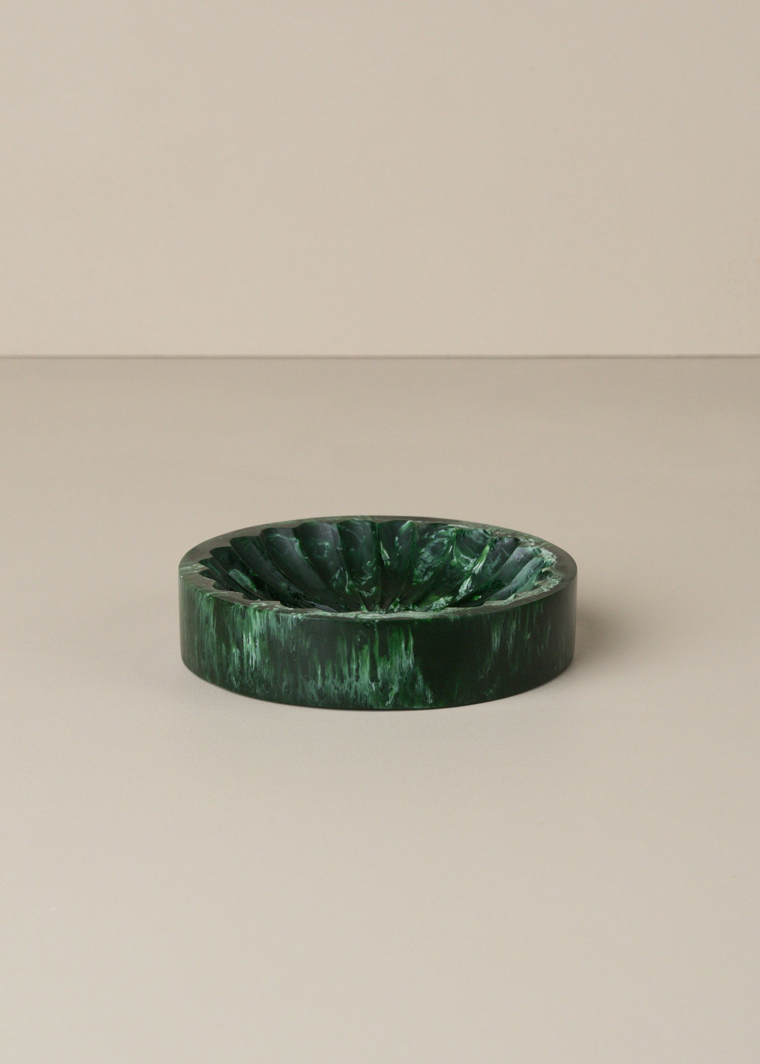 Flow Resin Dish | Dark Jade - - - Saardé - Saardé.