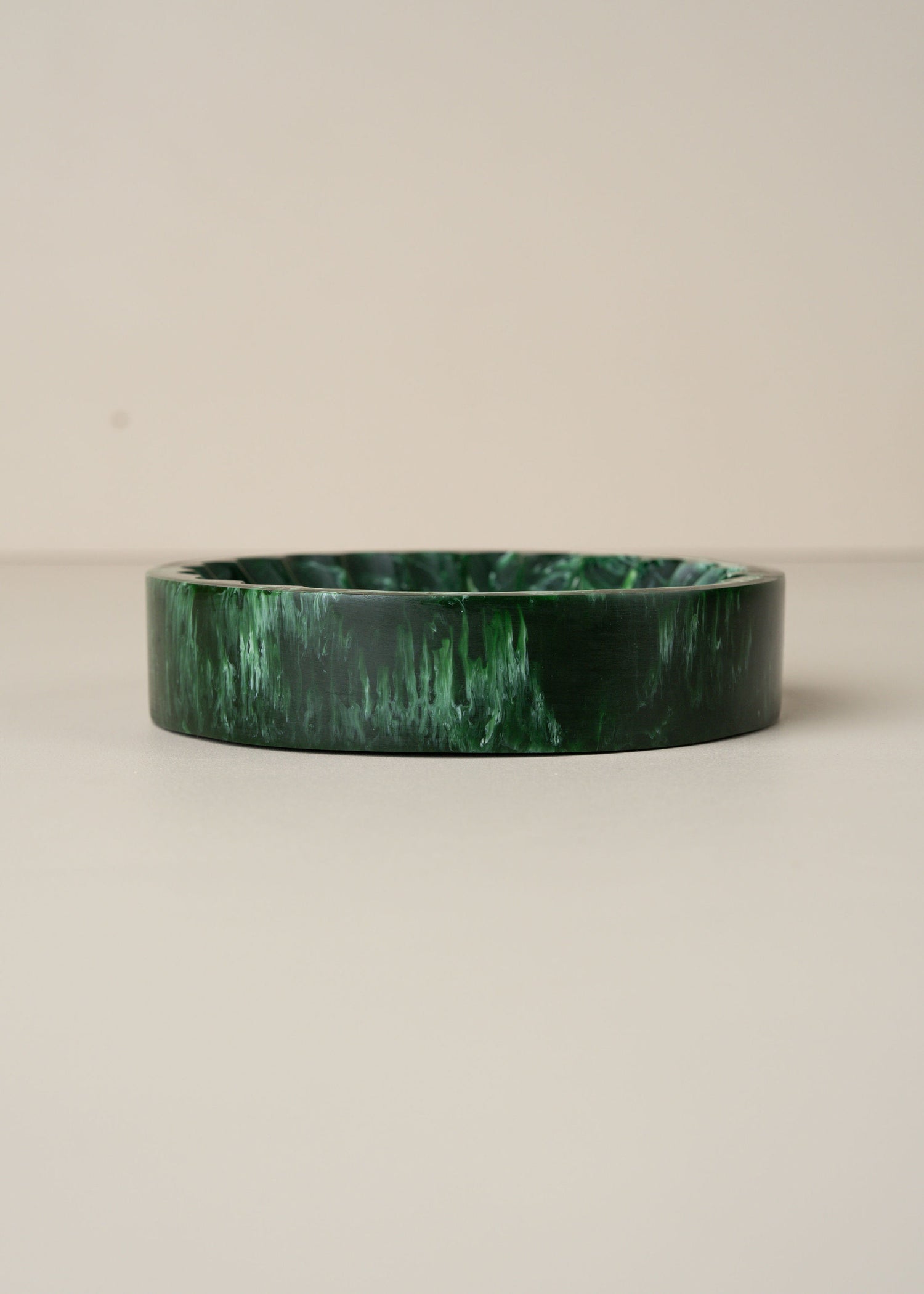 Flow Resin Dish | Dark Jade - - - Saardé - Saardé.