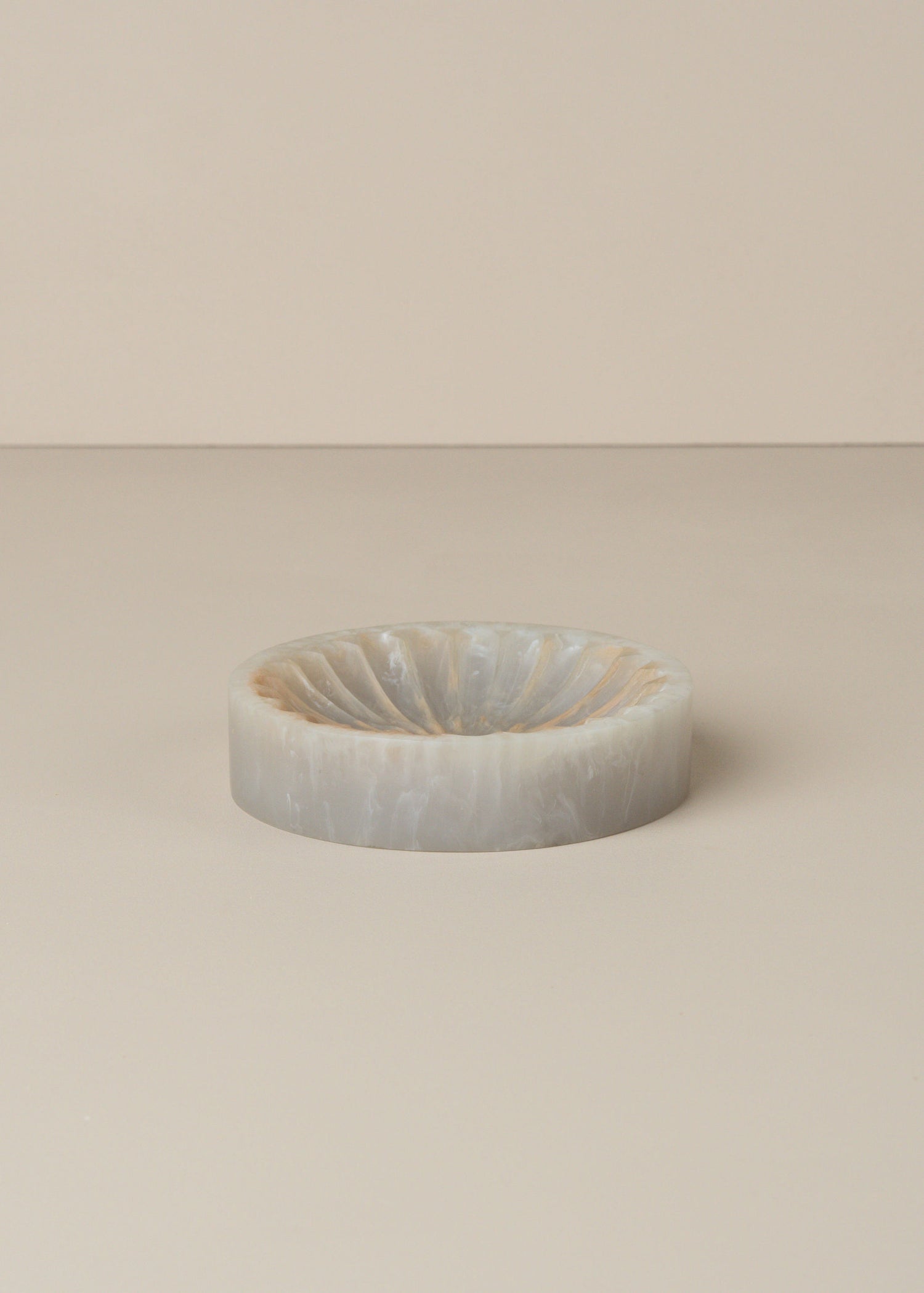 Flow Resin Dish | Shell - - - Saardé - Saardé.