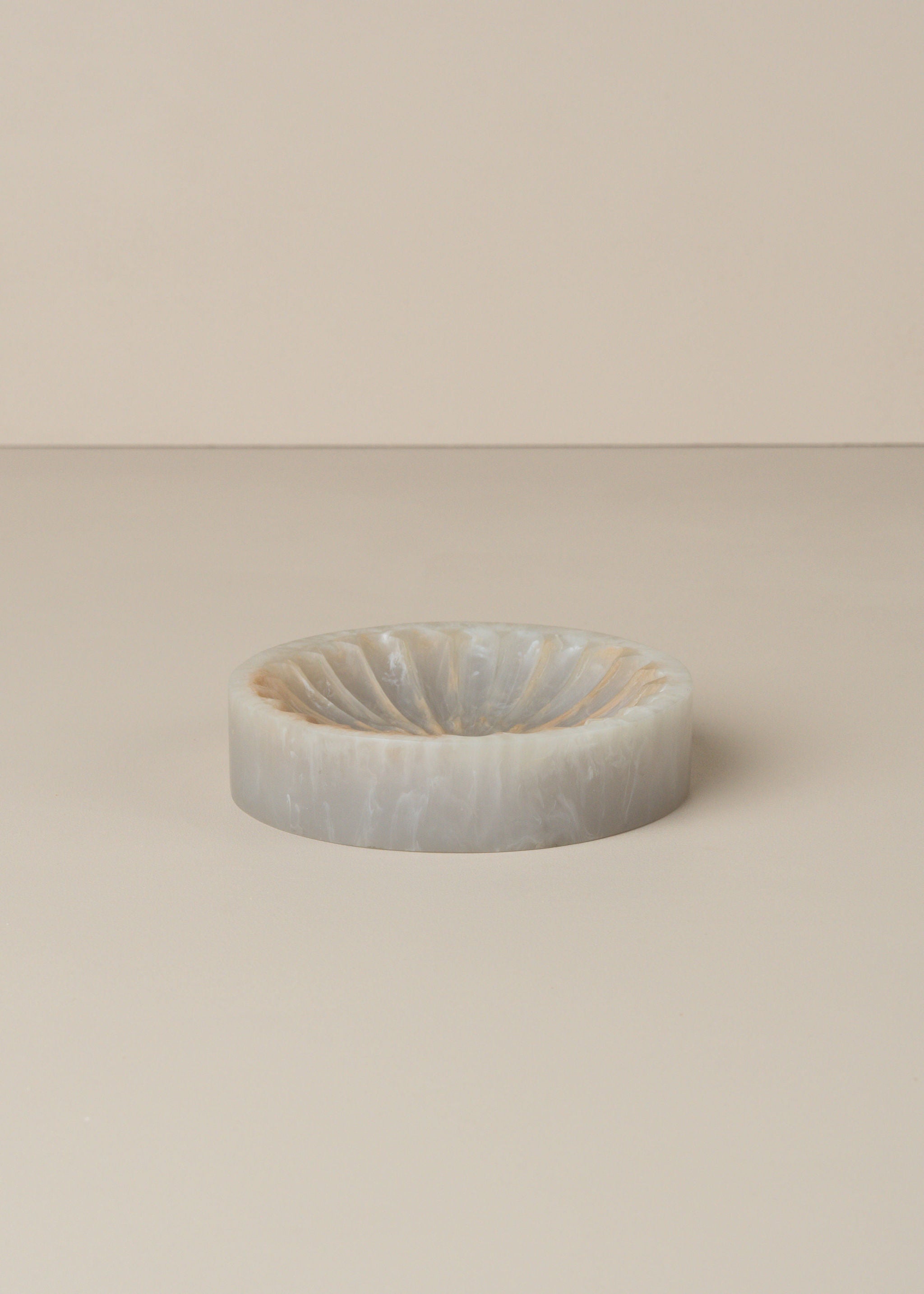 Flow Resin Dish | Shell - - - Saardé - Saardé.
