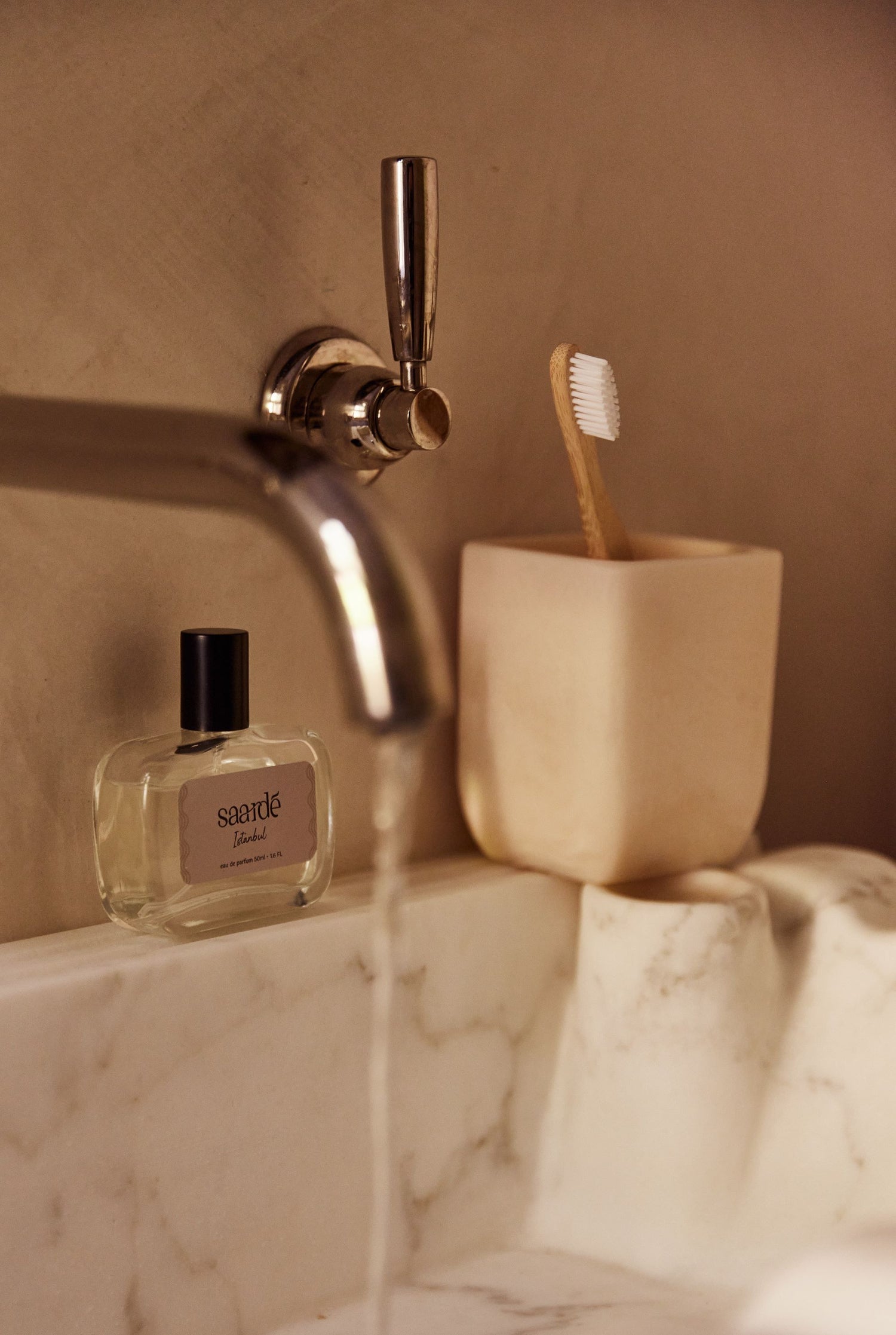 Flow Resin Toothbrush Holder | Marshmallow -  -  - Saardé - Saardé.