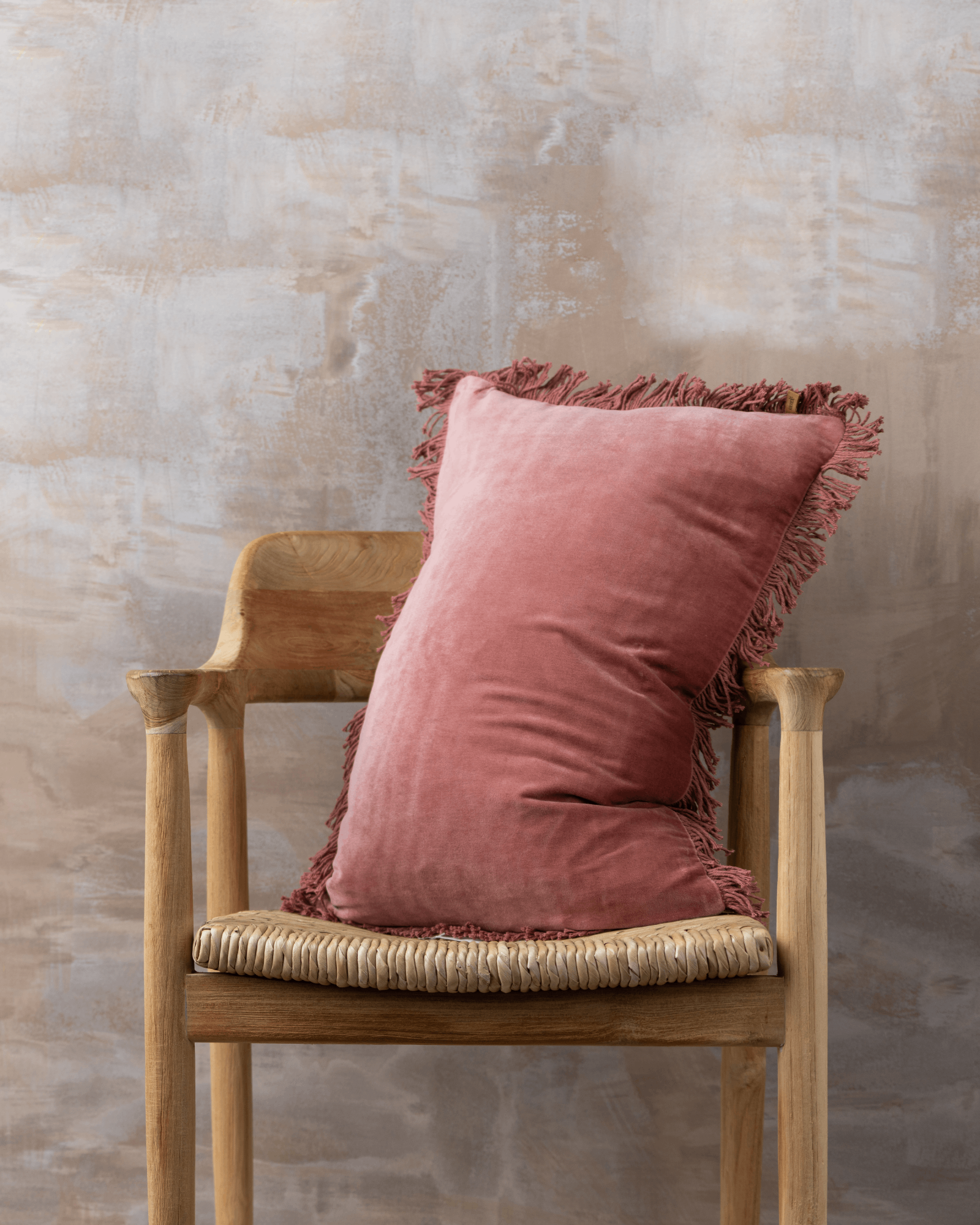 Velvet Fringed Cushion | Guava - - - Saardé - Saardé.