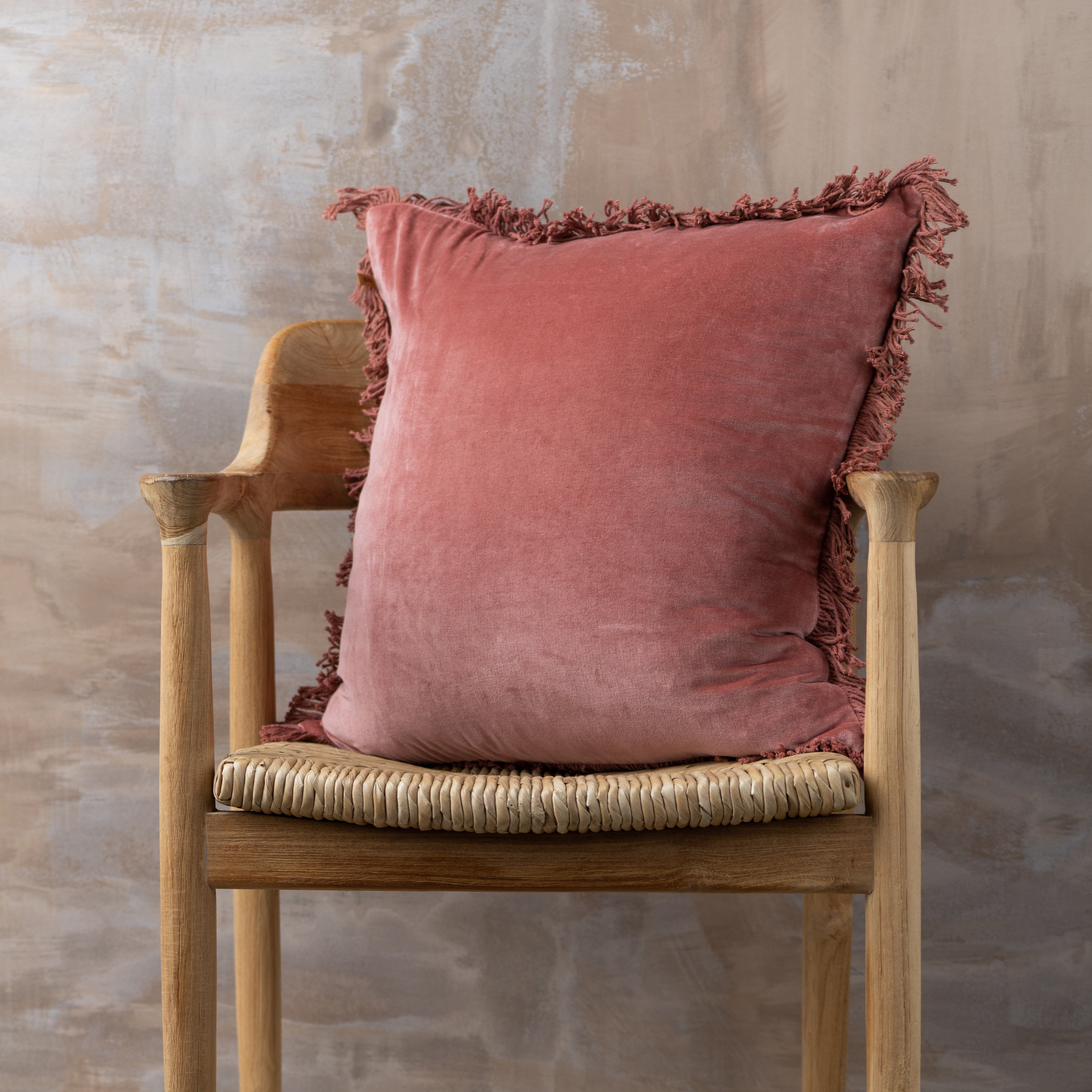 Velvet Fringed Cushion | Guava - - - Saardé - Saardé.