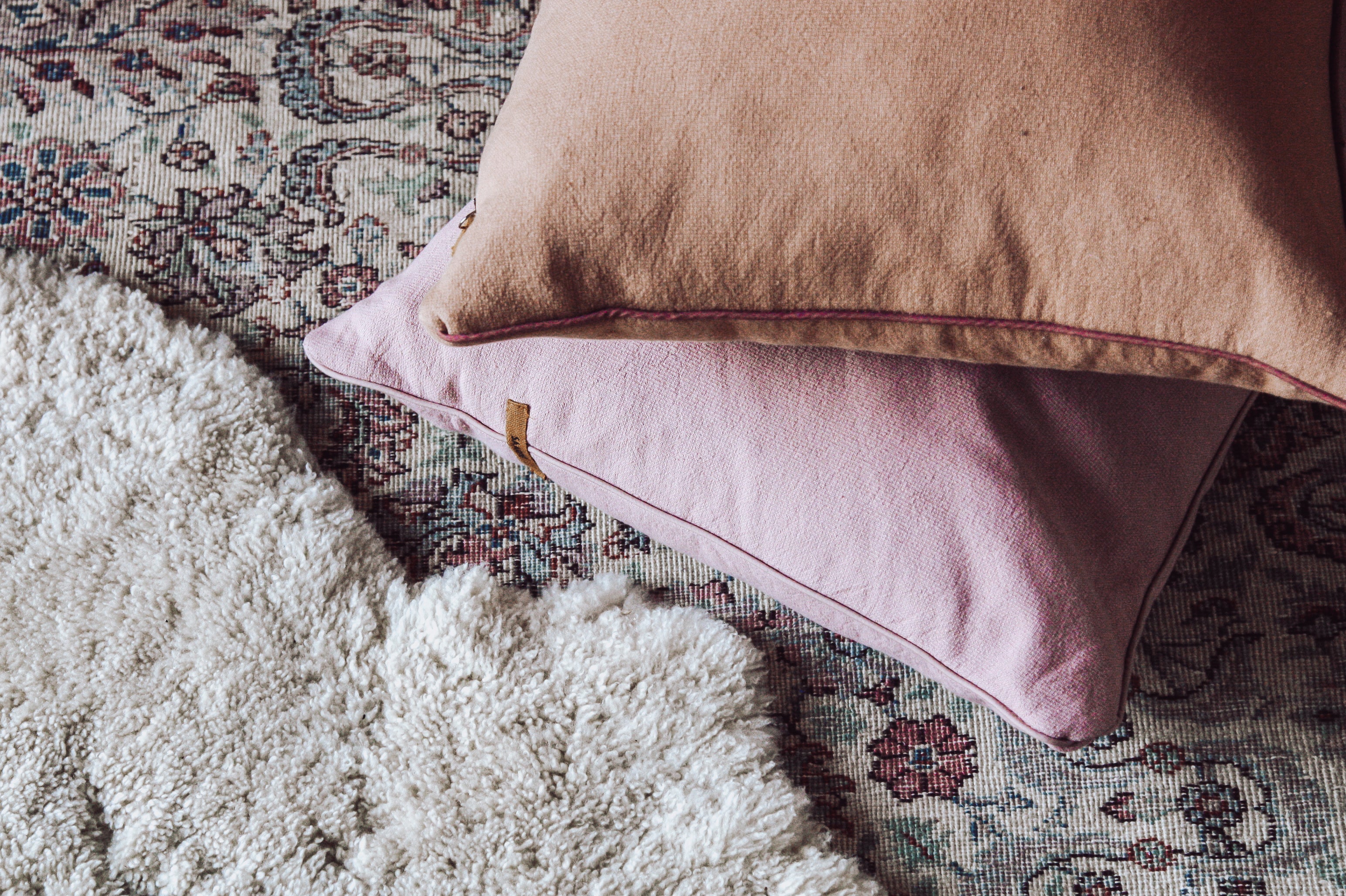 Vintage Wash Cushion | Guava w Piping - - - Saarde - Saardé.