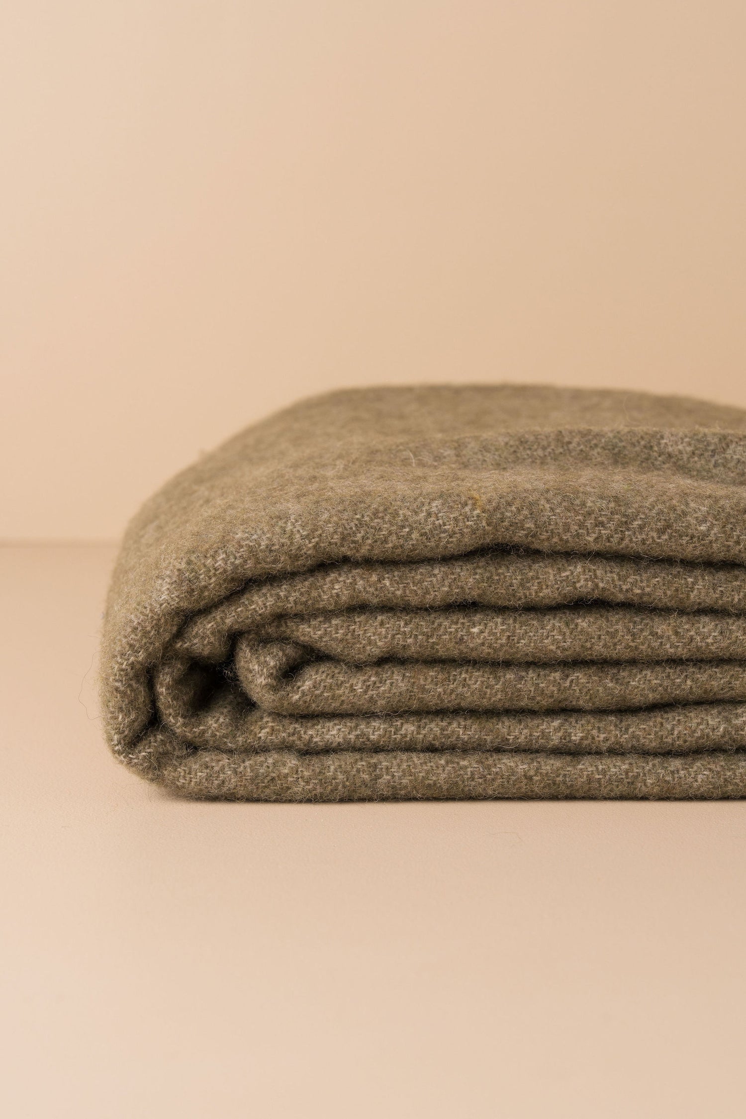 Merino Wool Throw | Olive/Grey - - - Saardé - Saardé.
