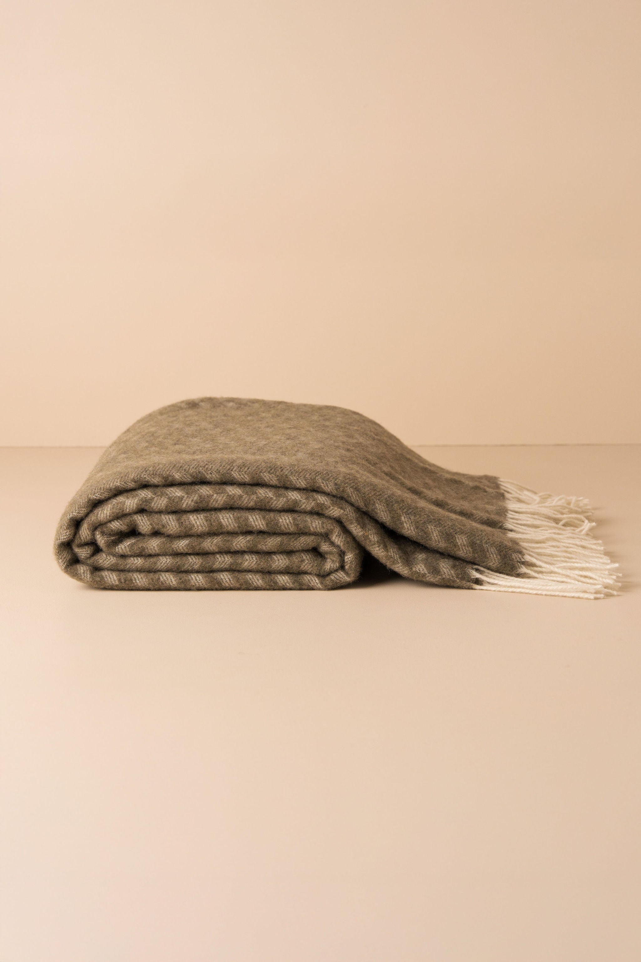 Cashmere Wool Throw | Olive - - - Saardé - Saardé.