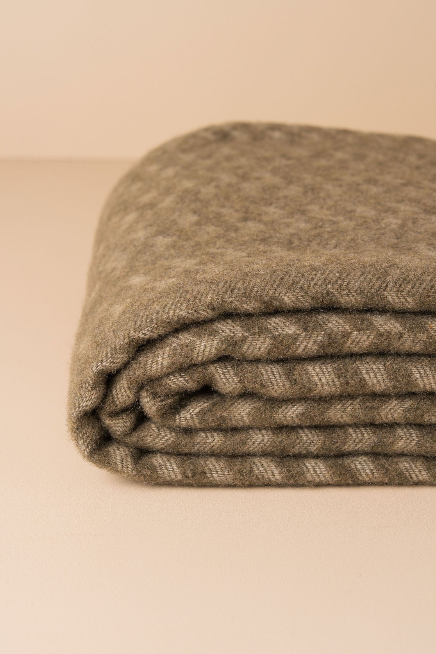 Cashmere Wool Throw | Olive - - - Saardé - Saardé.