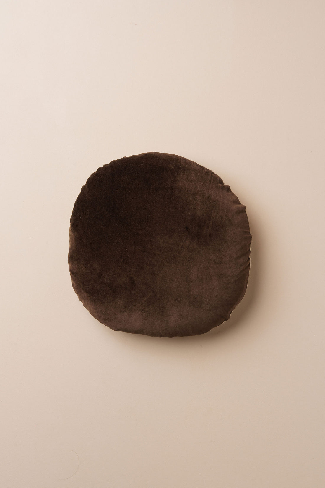 Linen/Velvet Round Cushion | Chocolate