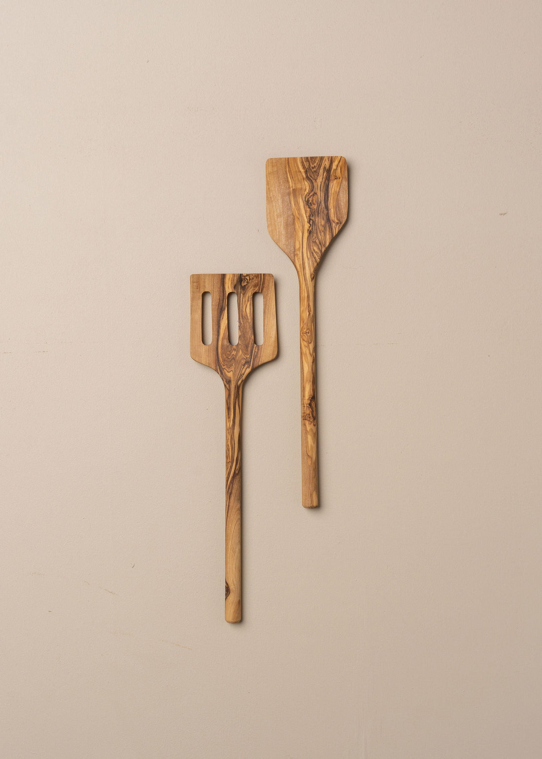 Olive Wood | Angular Slotted Spatula - - - Saardé - Saardé.