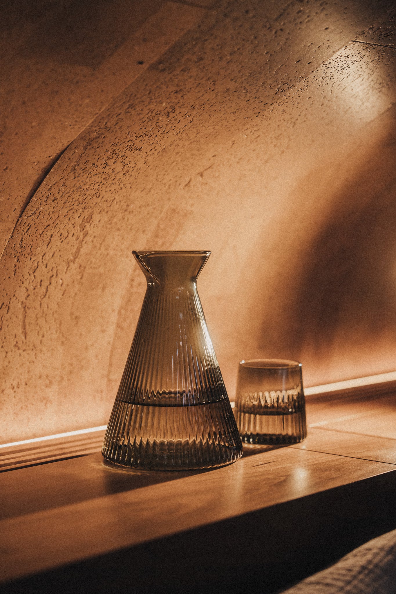 Kairos Angular Carafe | Smoke - - - Saardé - Saardé.