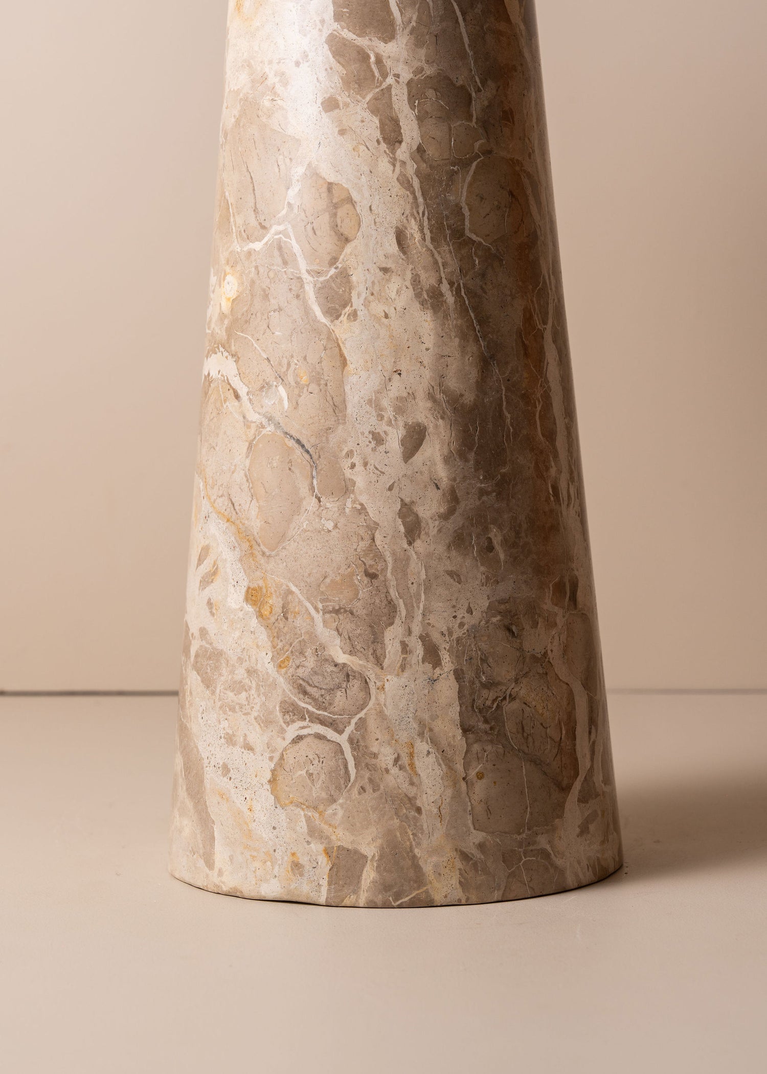 Opus Marble Side Table | Nougat - - - Saardé - Saardé.