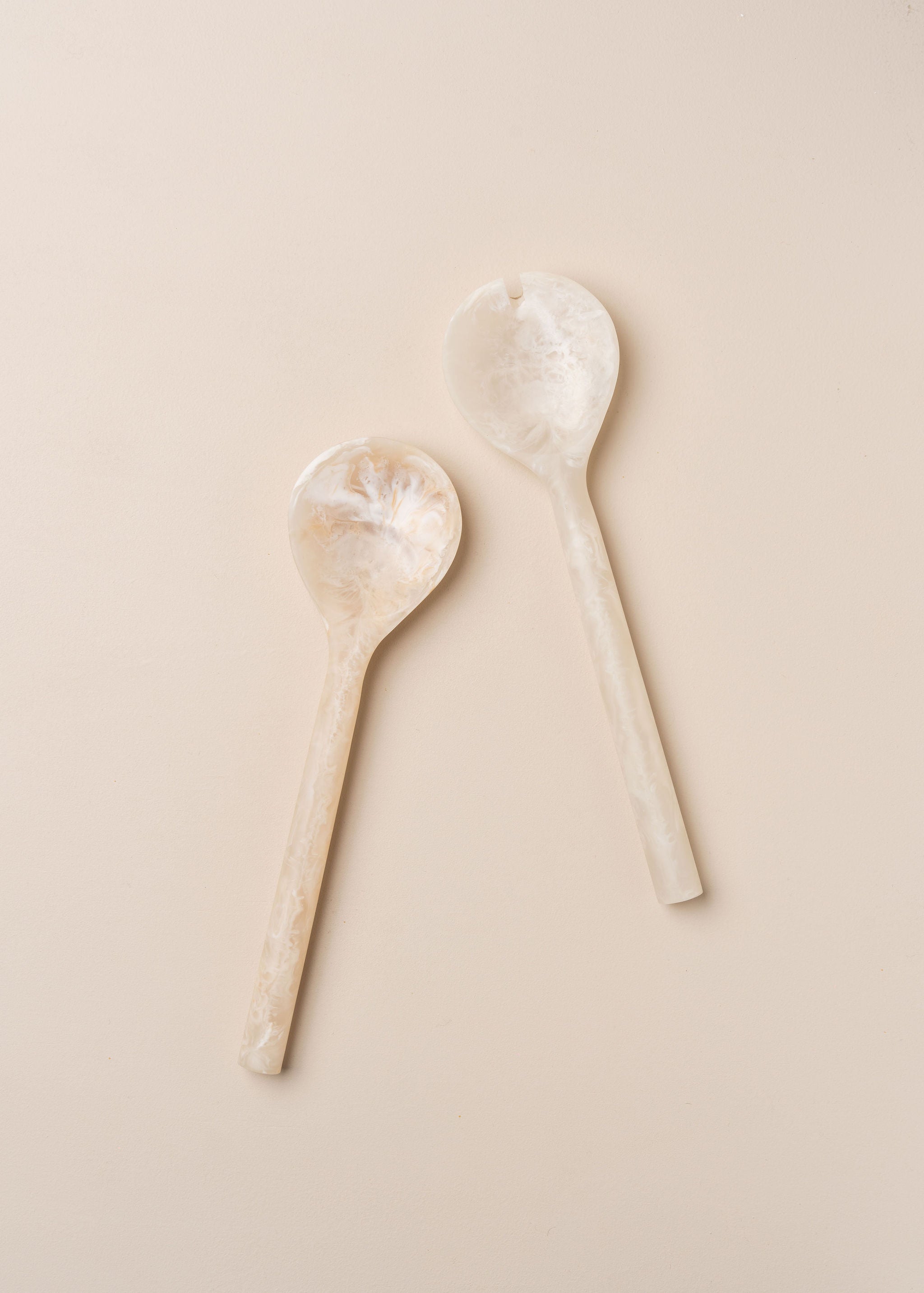 Flow Resin Salad Server | Shell - - - Saardé - Saardé.