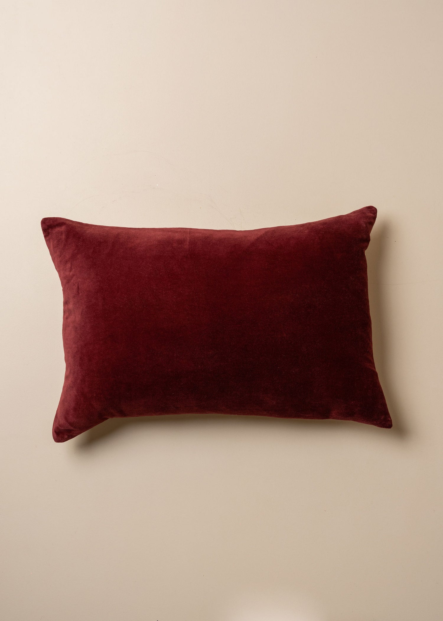 Linen/Velvet Cushion | Burgundy - Lumbar - Lumbar - Saardé - Saardé.