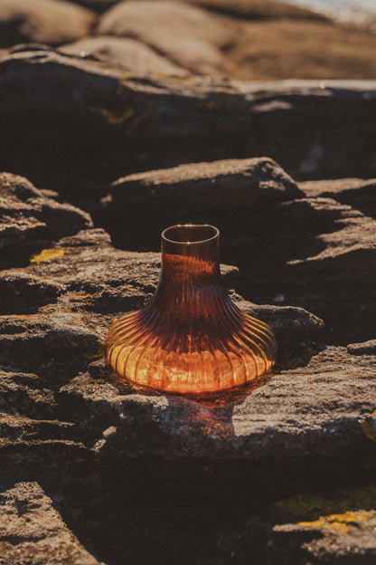Kairos Ripple Vase | Dark Amber - - - Saardé - Saardé.