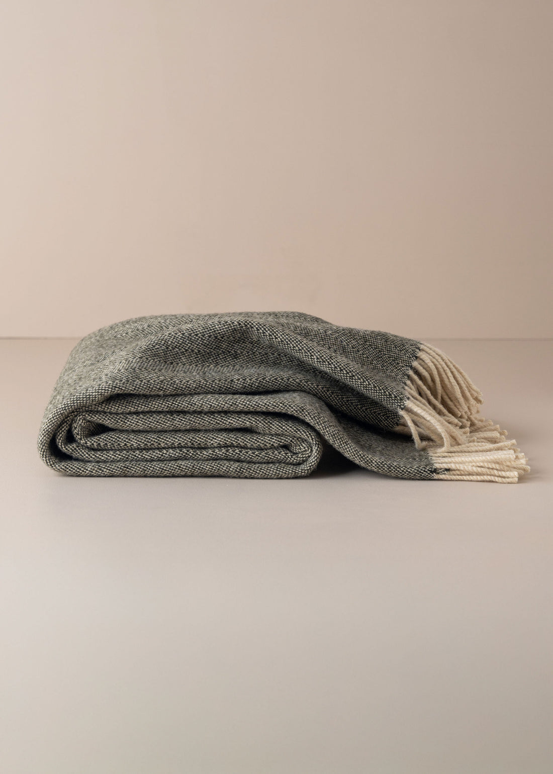 Serra da Estrela Wool Throw &amp; Bed Cover | Olive - - - Saardé - Saardé.