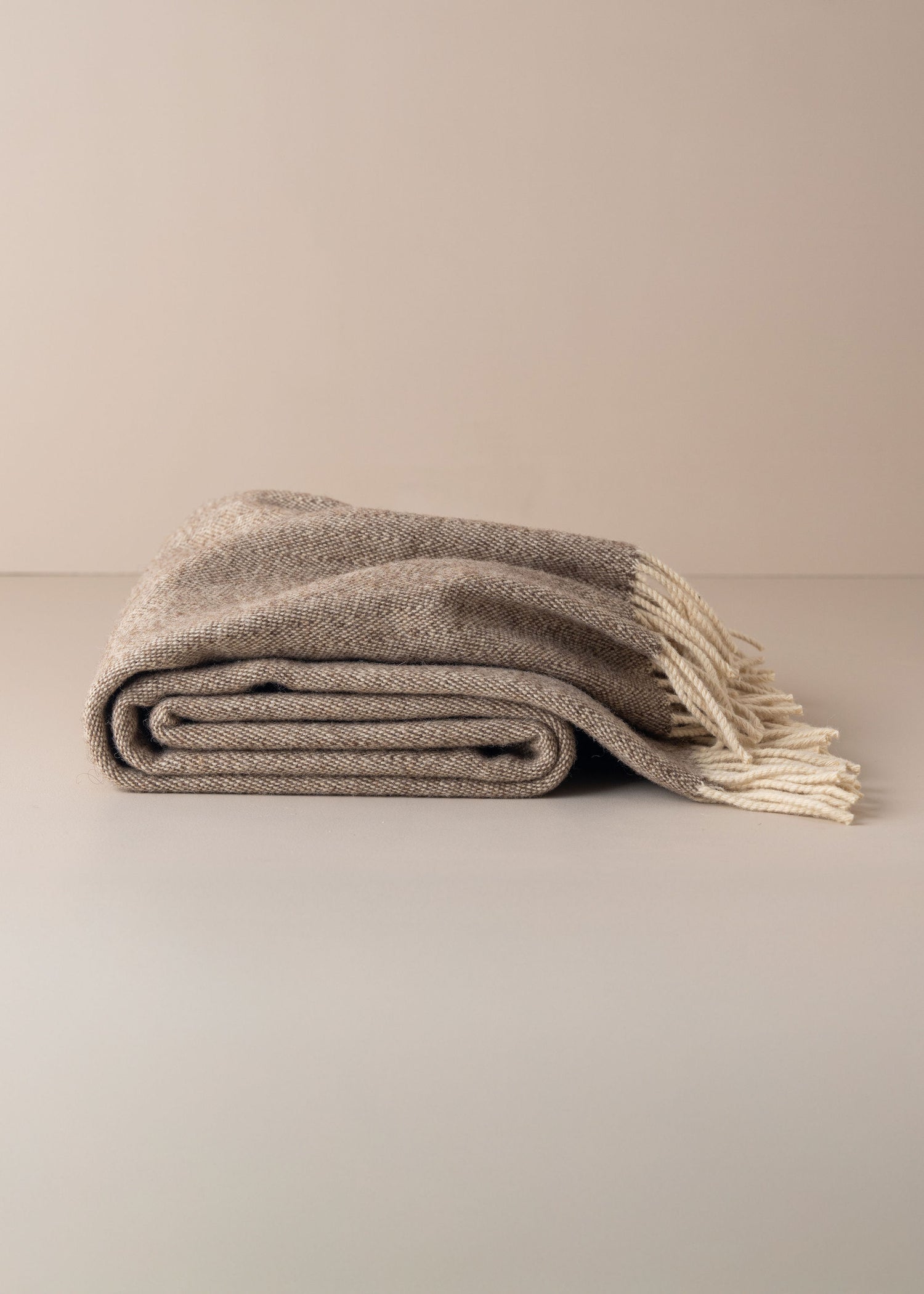 Serra da Estrela Wool Throw &amp; Bed Cover | Truffle - - - Saardé - Saardé.