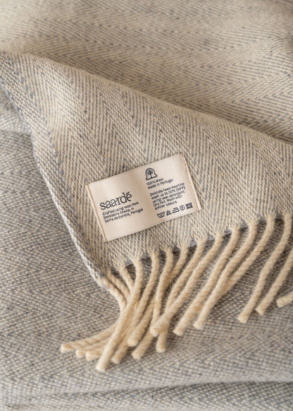 Serra da Estrela Wool Throw &amp; Bed Cover | Pale Grey - - - Saardé - Saardé.