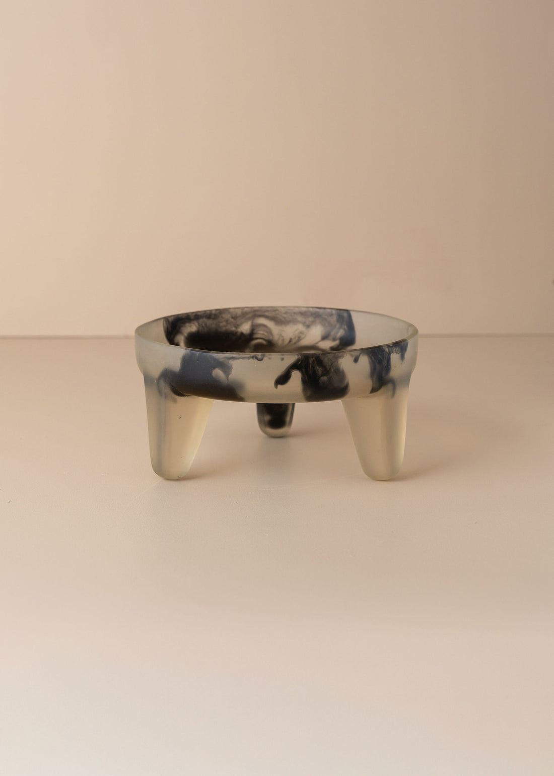 Flow Resin Structured Fruit Bowl | Smoke - - - Saardé - Saardé.