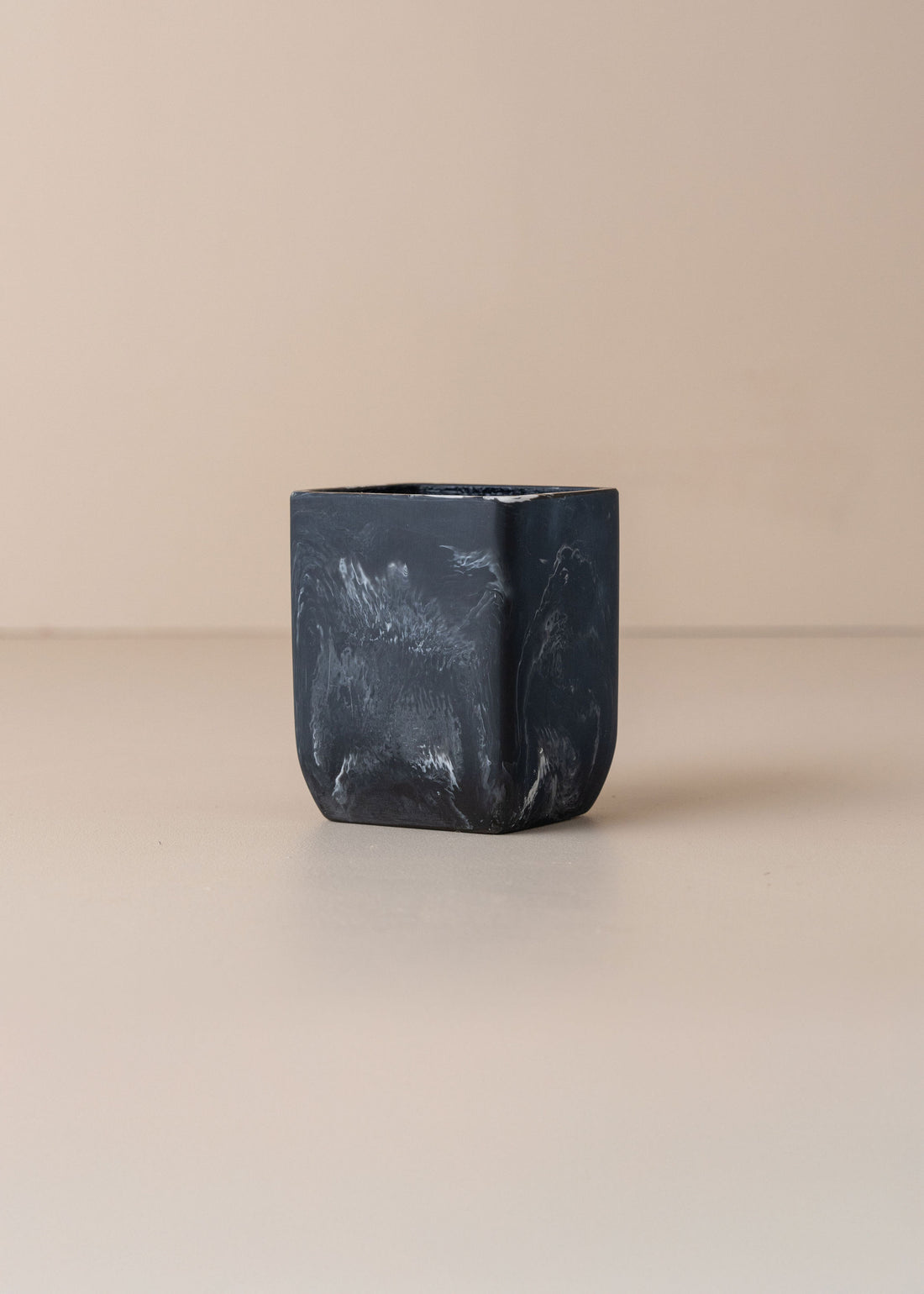 Flow Resin Toothbrush Holder | Ash Black - - - Saardé - Saardé.