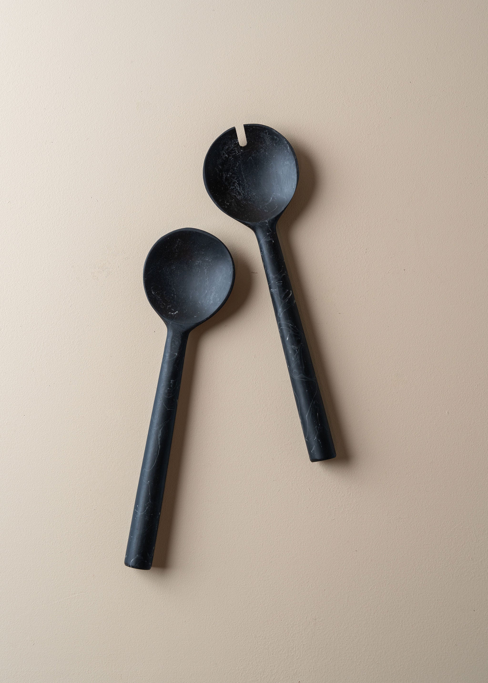 Flow Resin Salad Server | Ash Black - - - Saardé - Saardé.